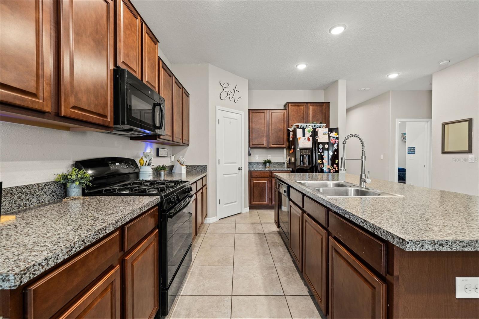 Image 6 of 38 For 21126 Passive Porch Drive