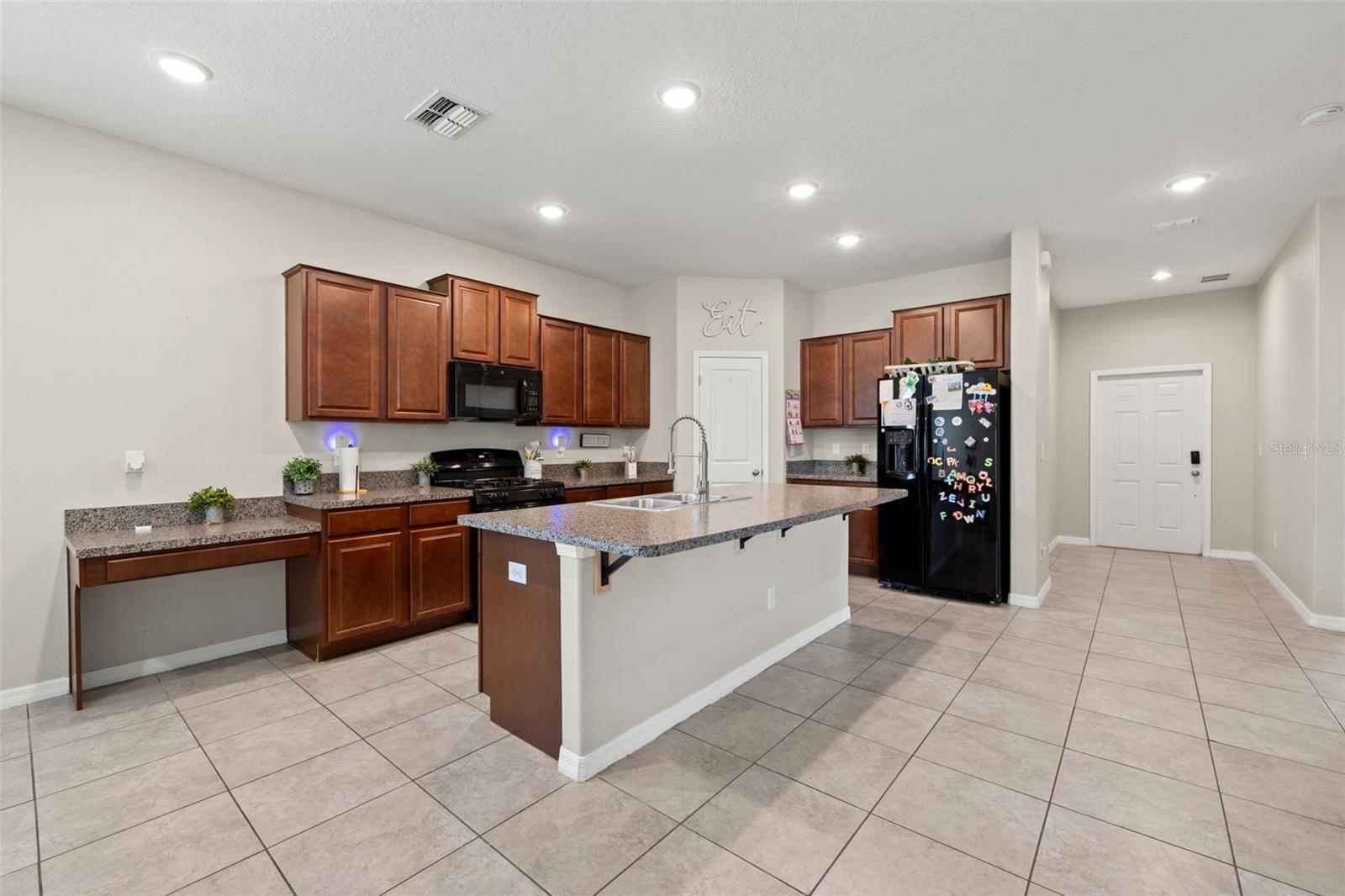 Image 7 of 38 For 21126 Passive Porch Drive