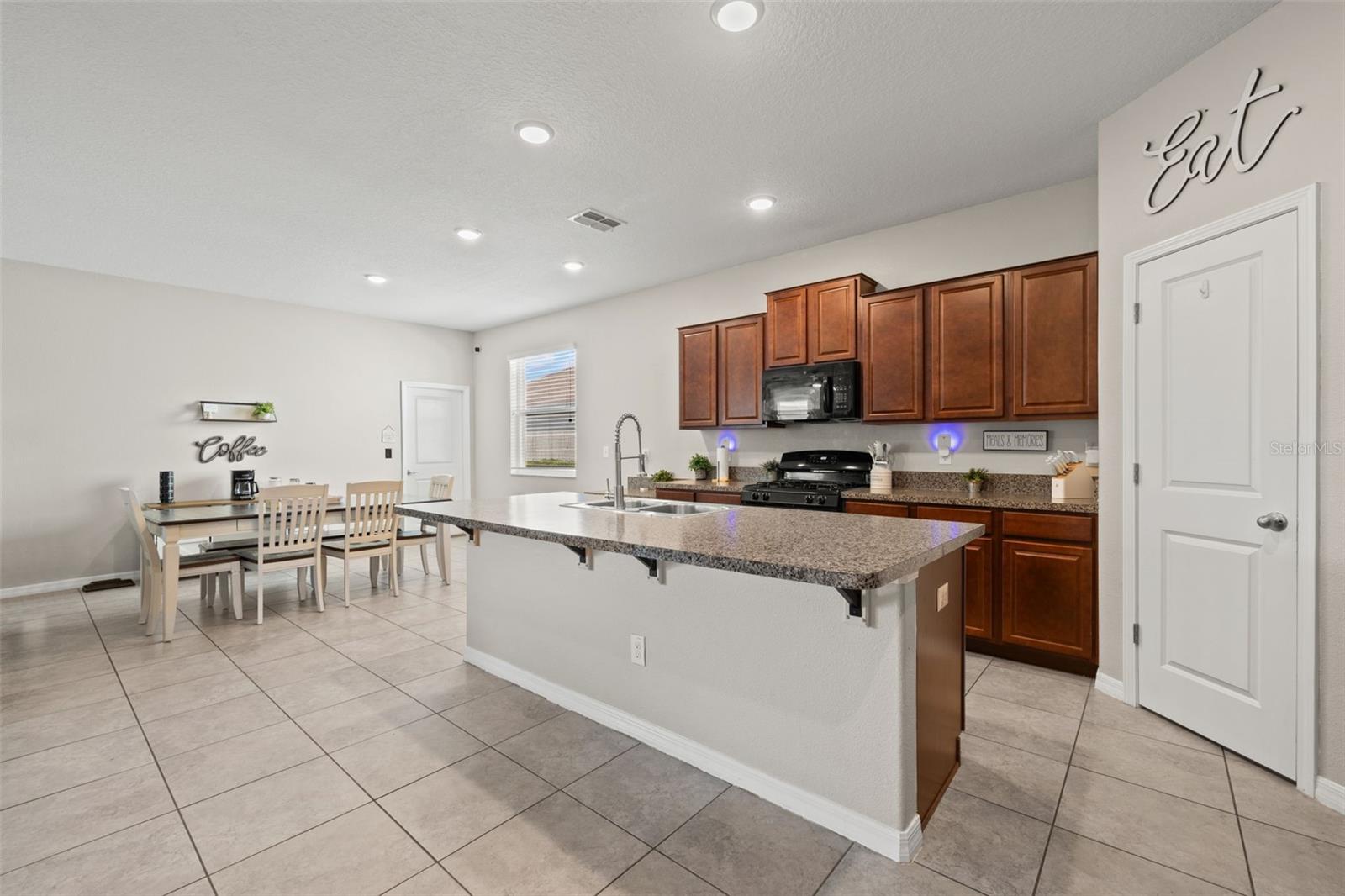 Image 8 of 38 For 21126 Passive Porch Drive