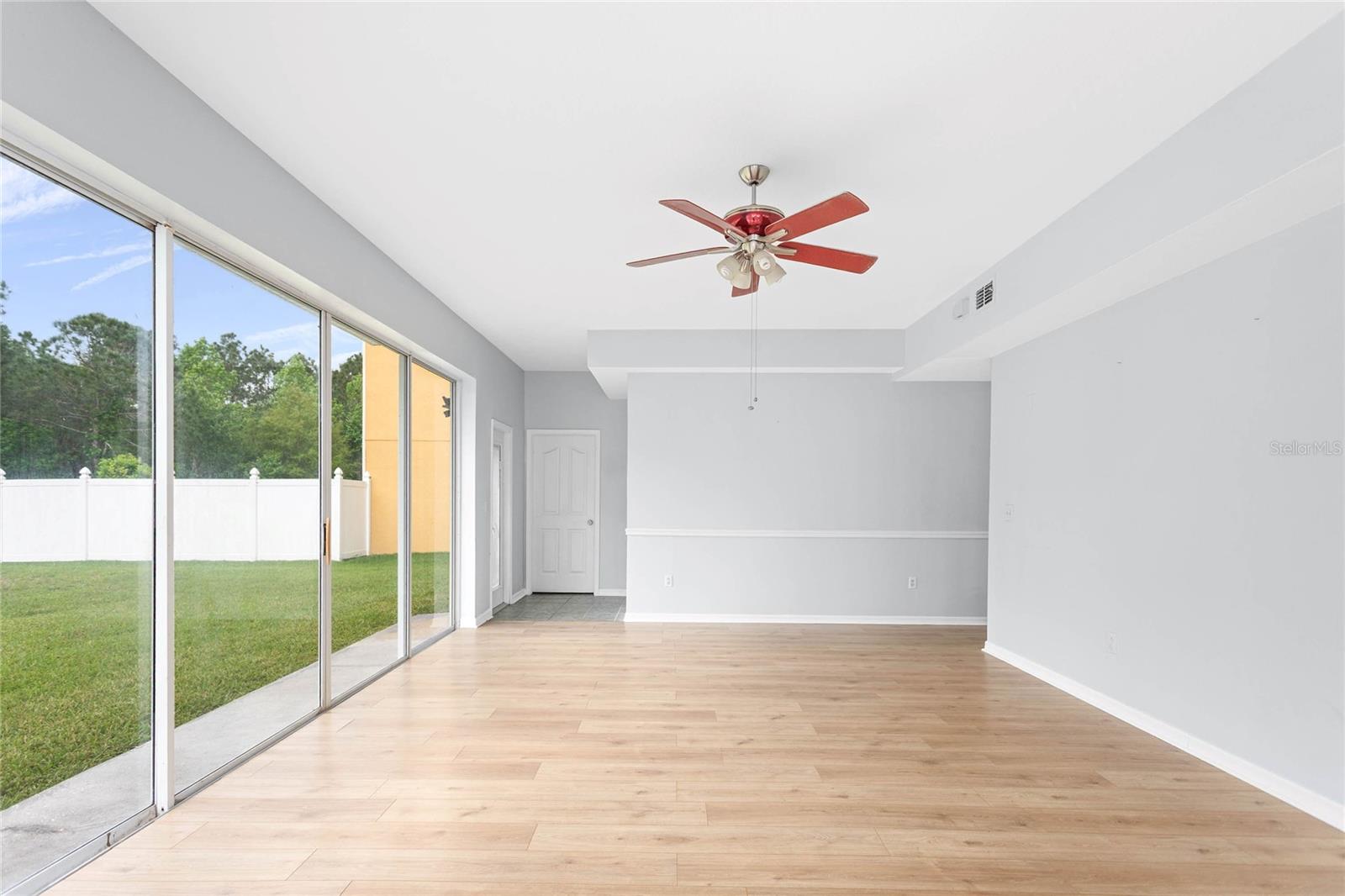 Image 10 of 43 For 27012 Sea Breeze Way