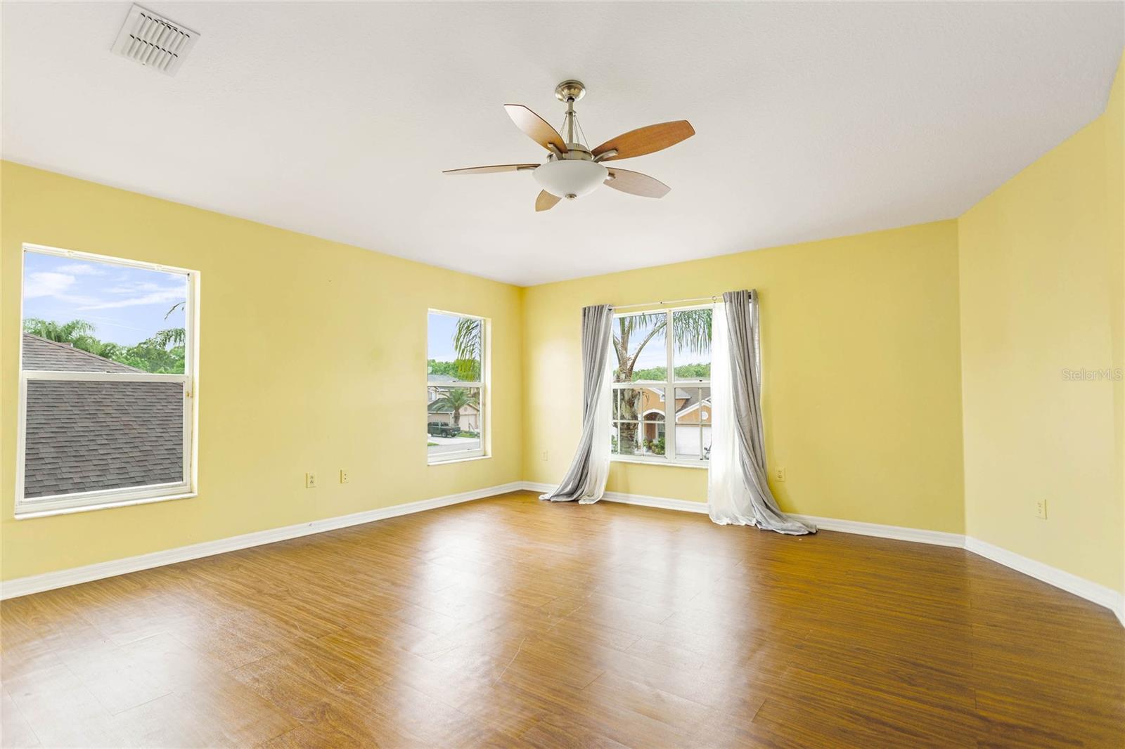 Image 17 of 43 For 27012 Sea Breeze Way