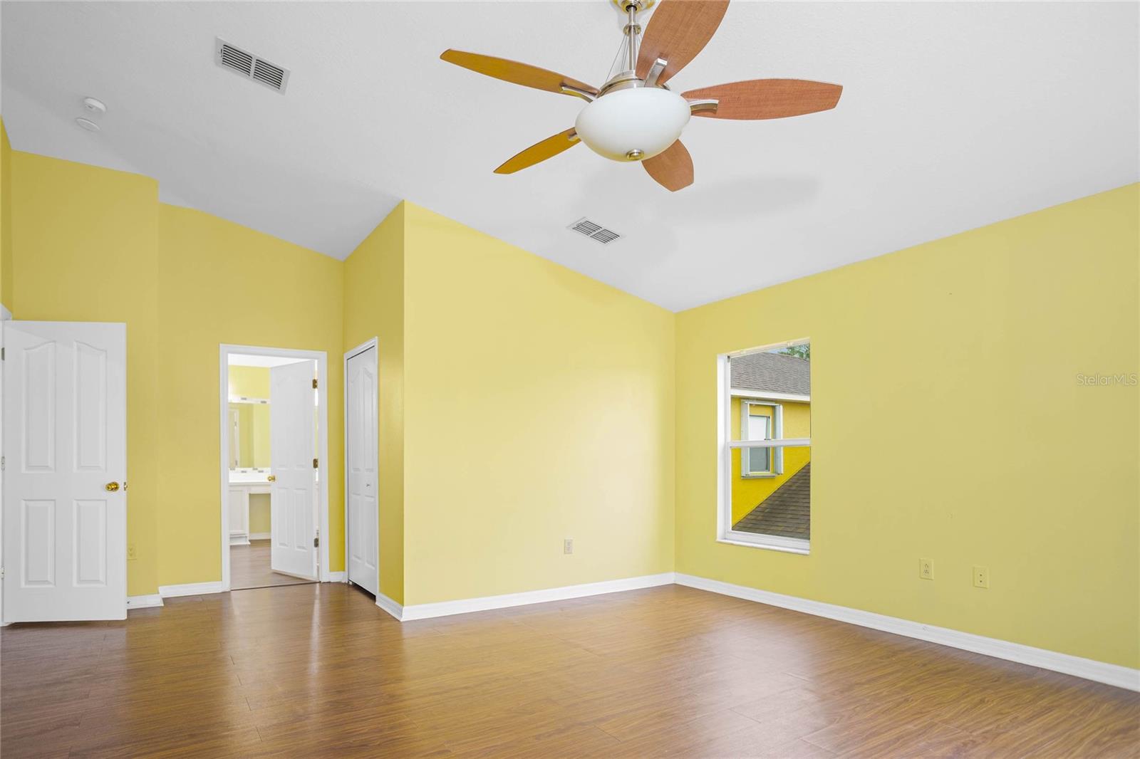 Image 18 of 43 For 27012 Sea Breeze Way