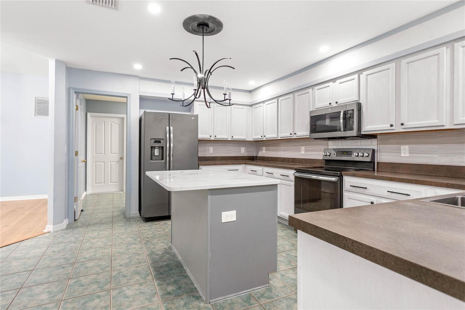 Image 5 of 43 For 27012 Sea Breeze Way