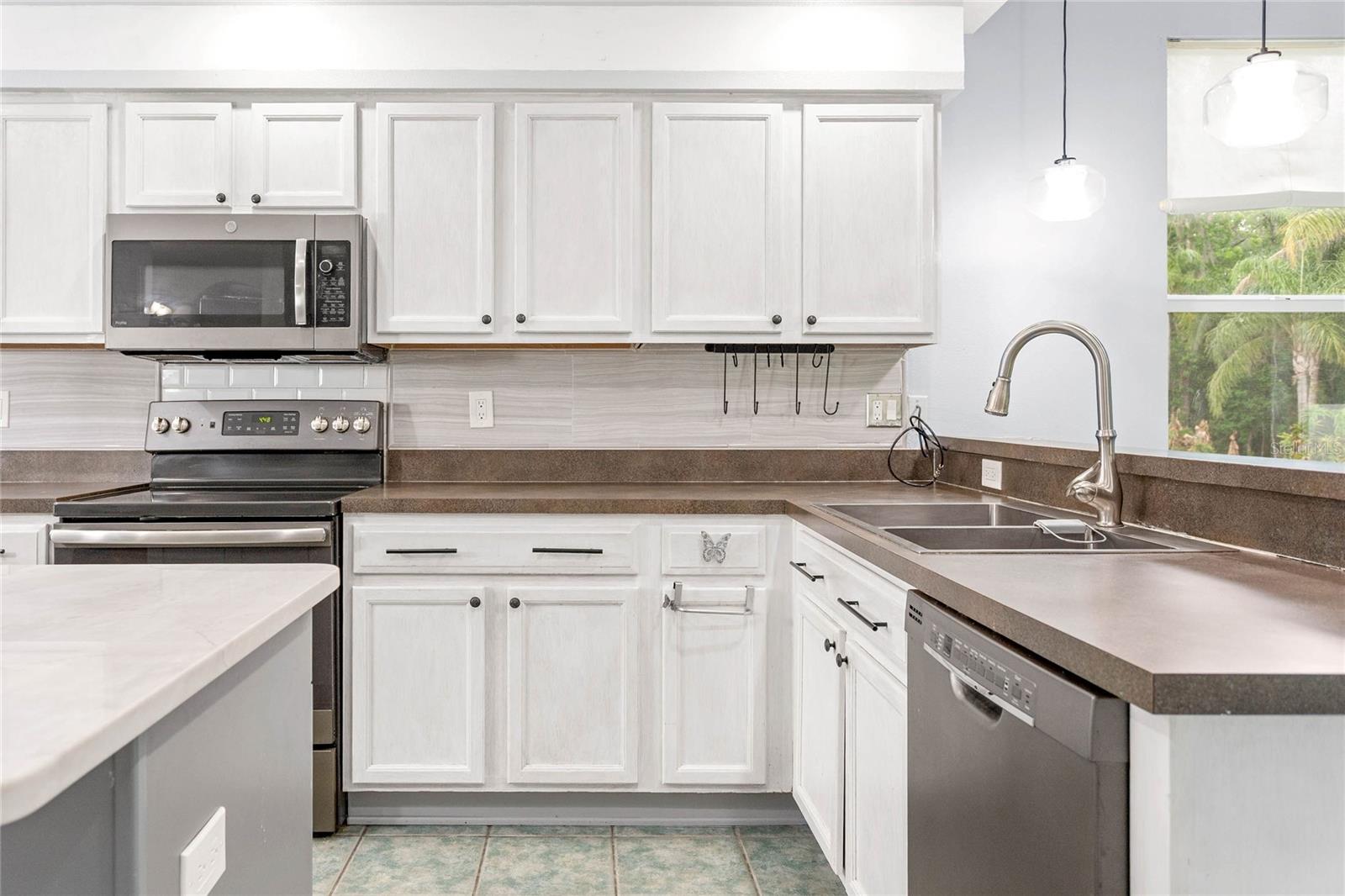 Image 8 of 43 For 27012 Sea Breeze Way