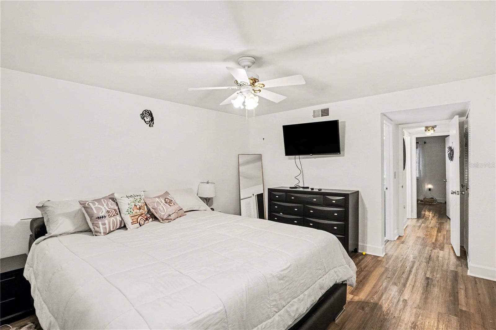 Image 14 of 27 For 9802 Lombard Court 102