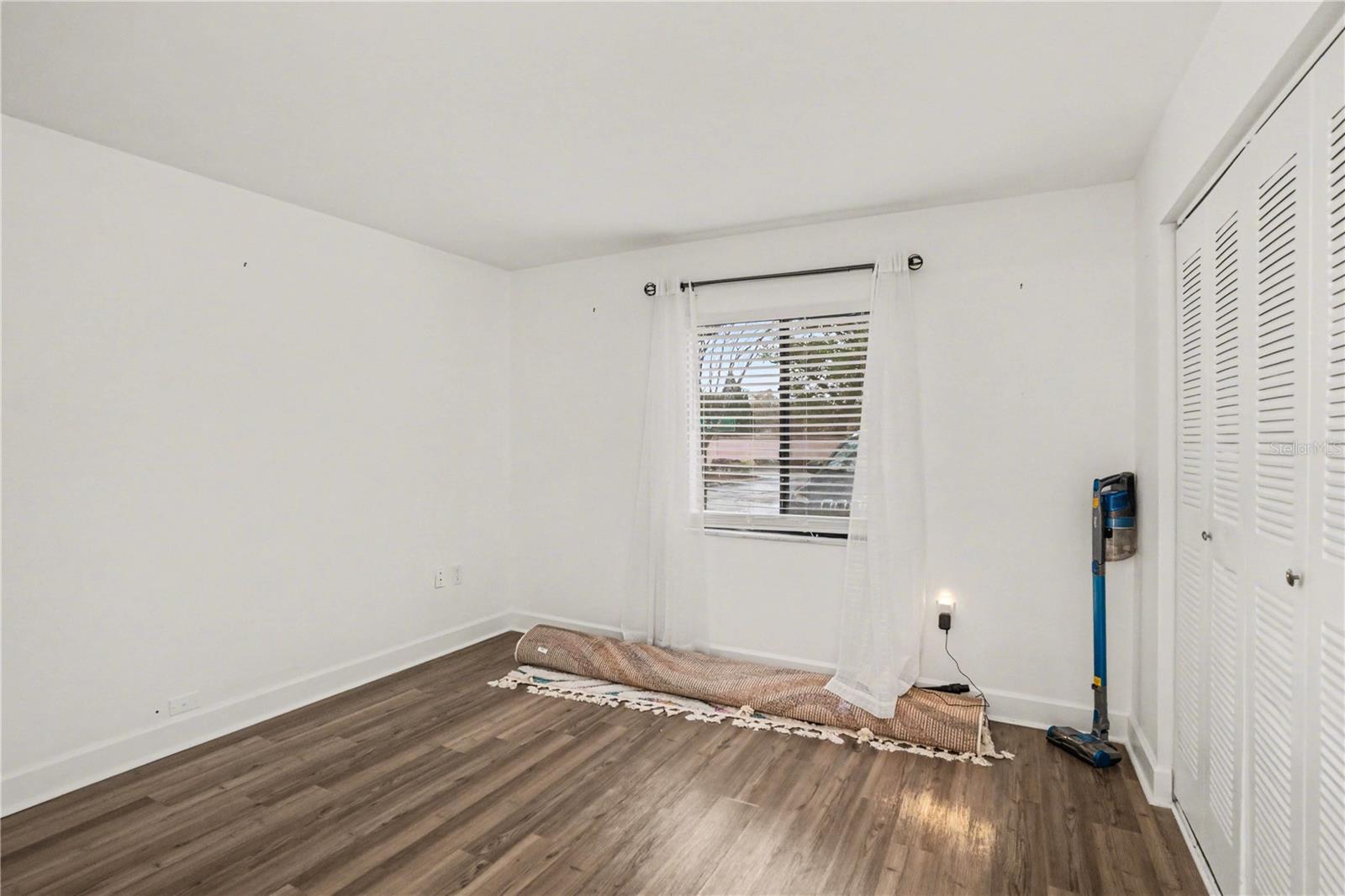 Image 19 of 27 For 9802 Lombard Court 102