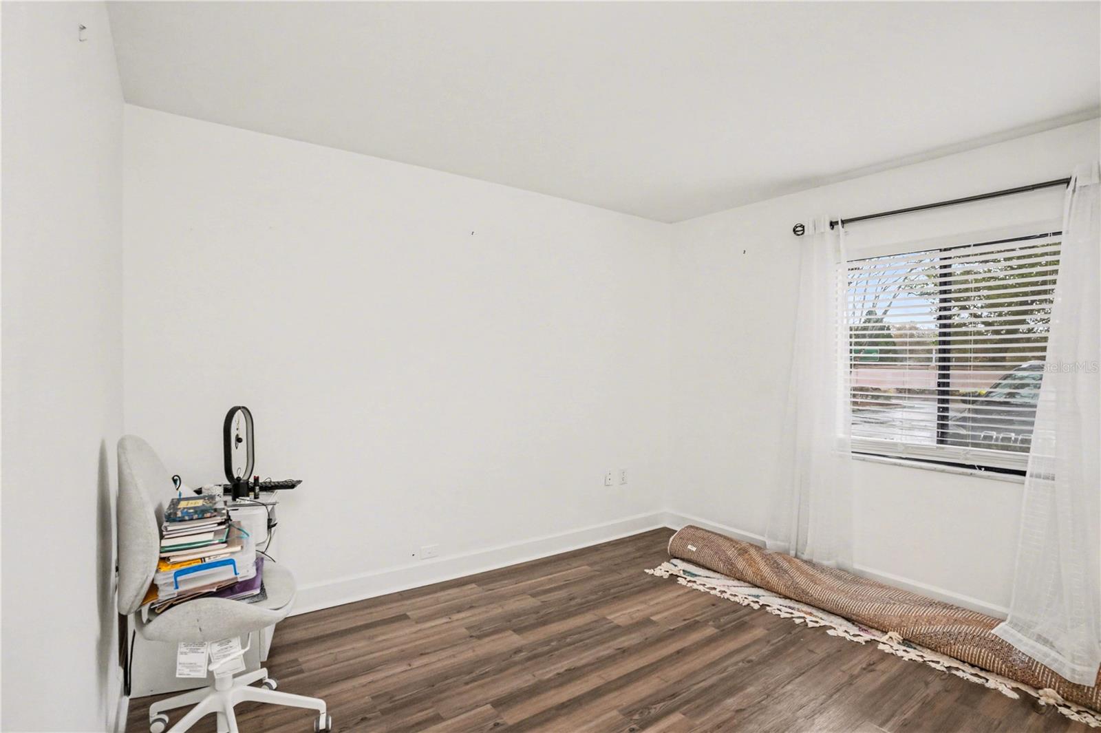 Image 20 of 27 For 9802 Lombard Court 102