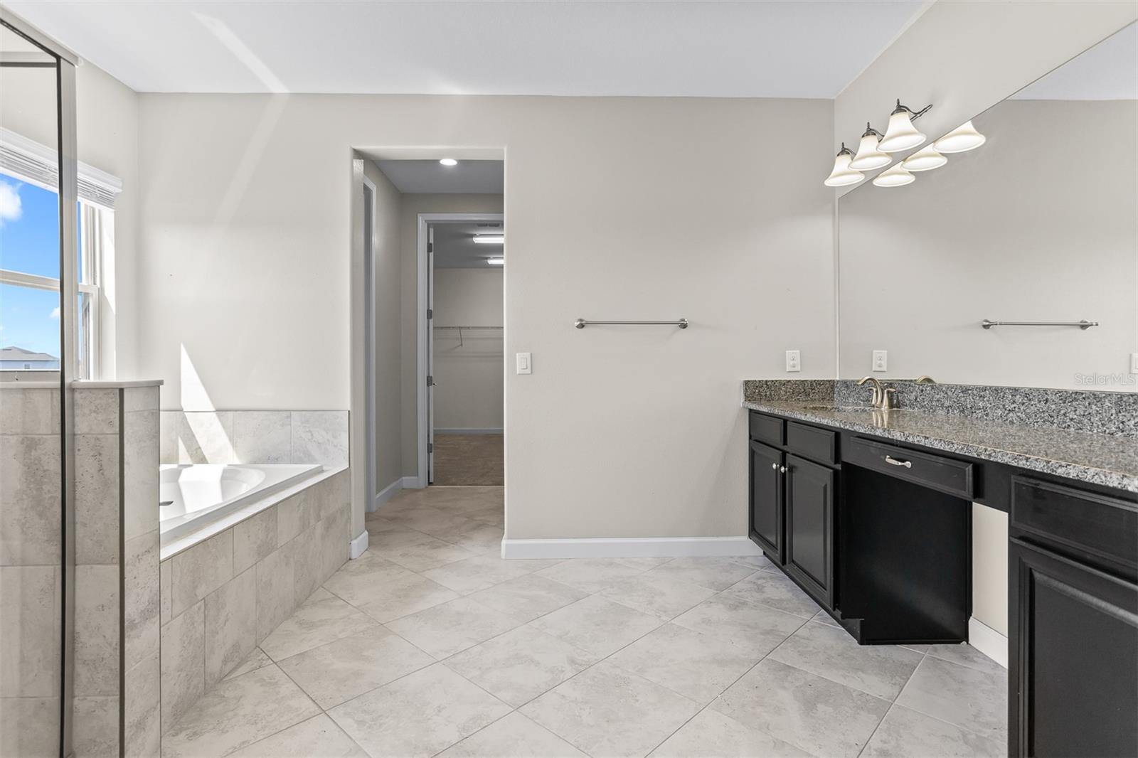 Image 36 of 54 For 11715 Navajo Sandstone Street