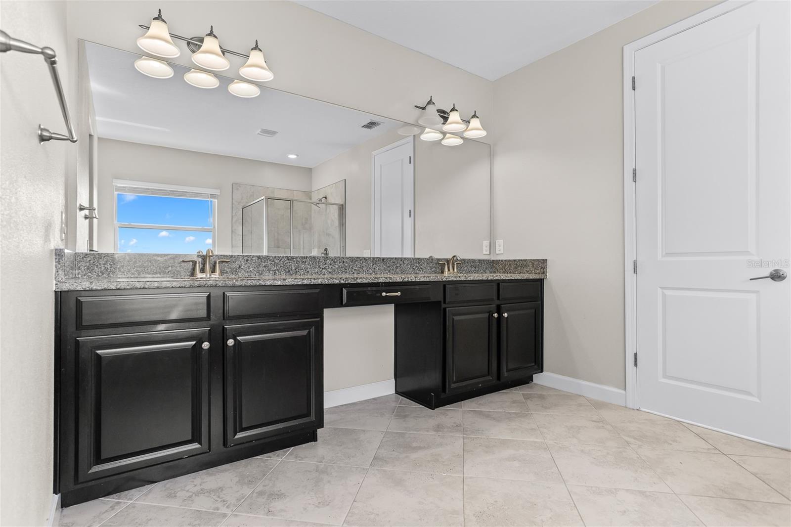 Image 39 of 54 For 11715 Navajo Sandstone Street