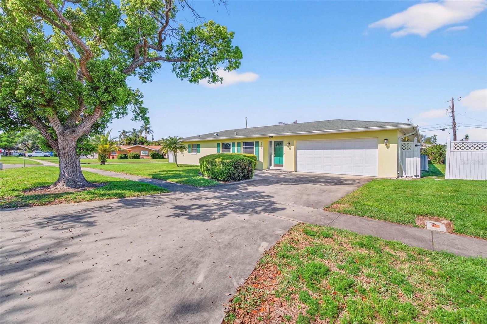 Details for 10100 Commodore Drive, SEMINOLE, FL 33776