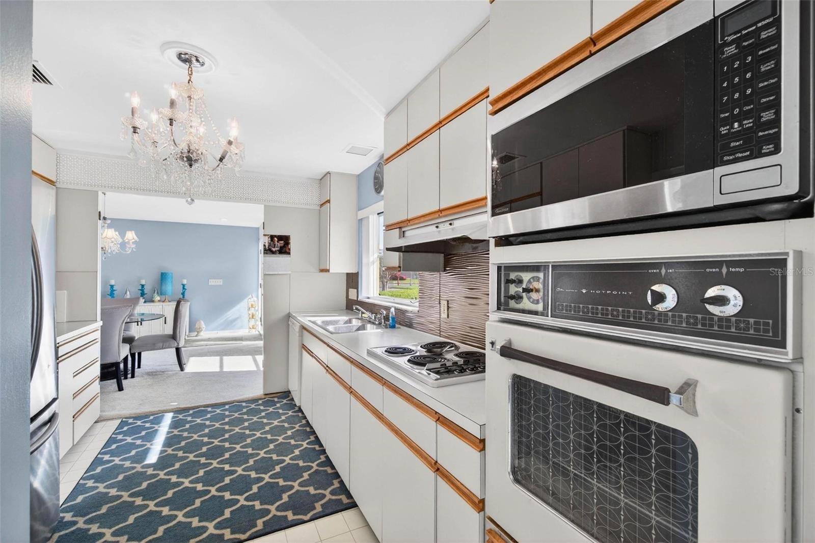 Image 11 of 43 For 10100 Commodore Drive