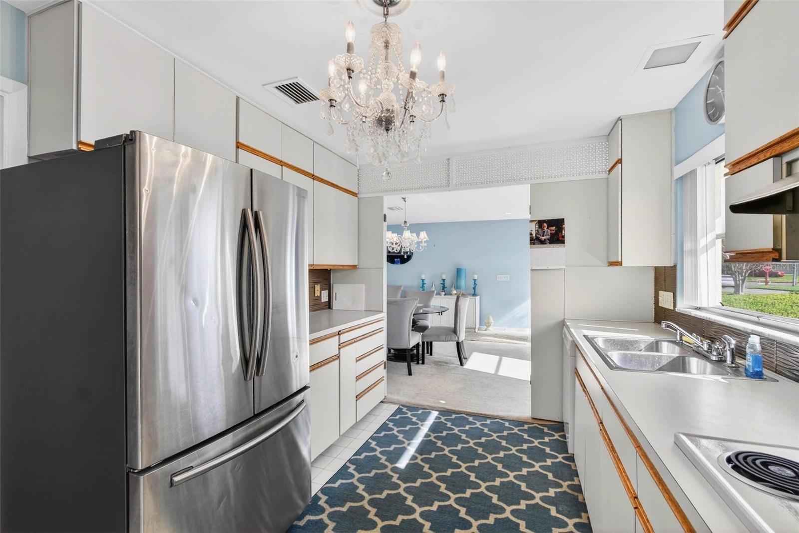 Image 12 of 43 For 10100 Commodore Drive