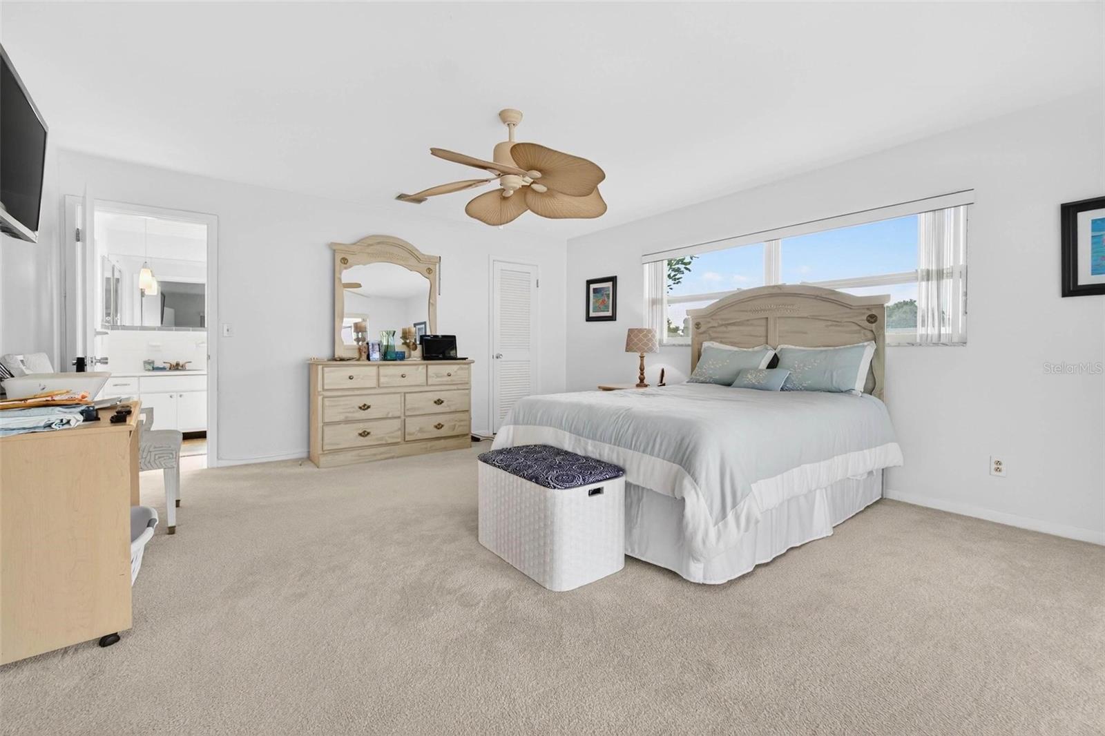 Image 14 of 43 For 10100 Commodore Drive