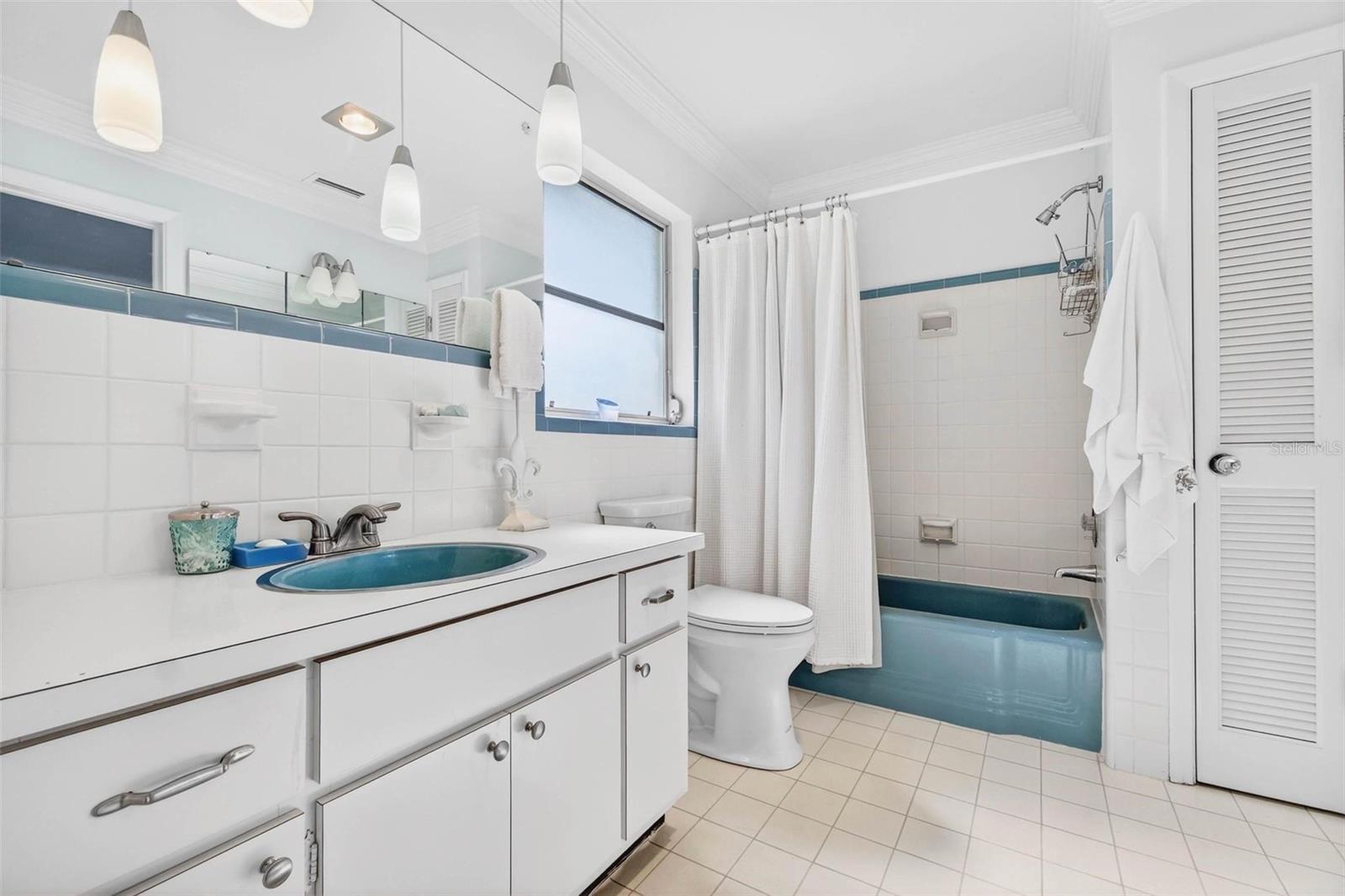 Image 16 of 43 For 10100 Commodore Drive