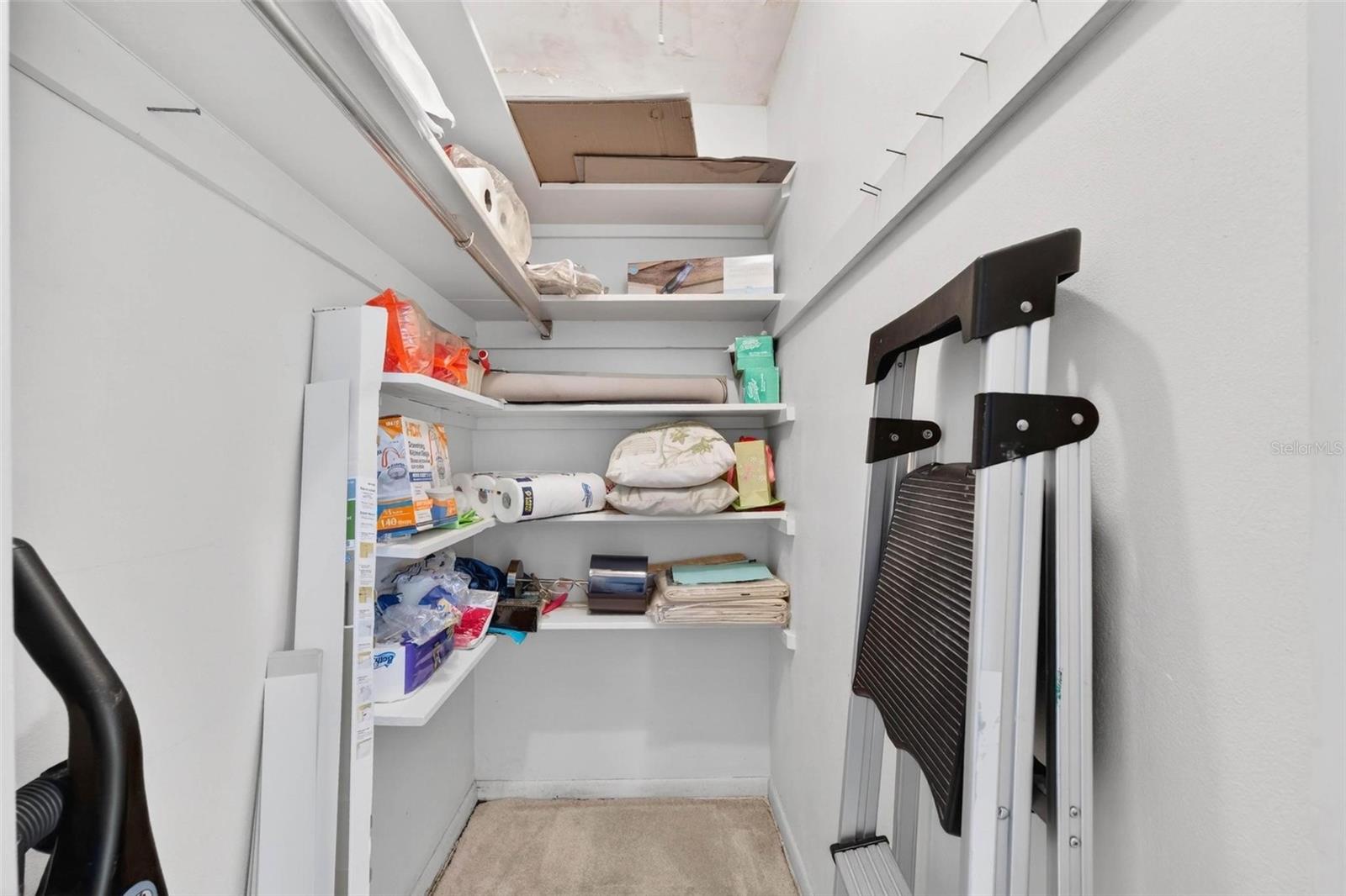 Image 19 of 43 For 10100 Commodore Drive