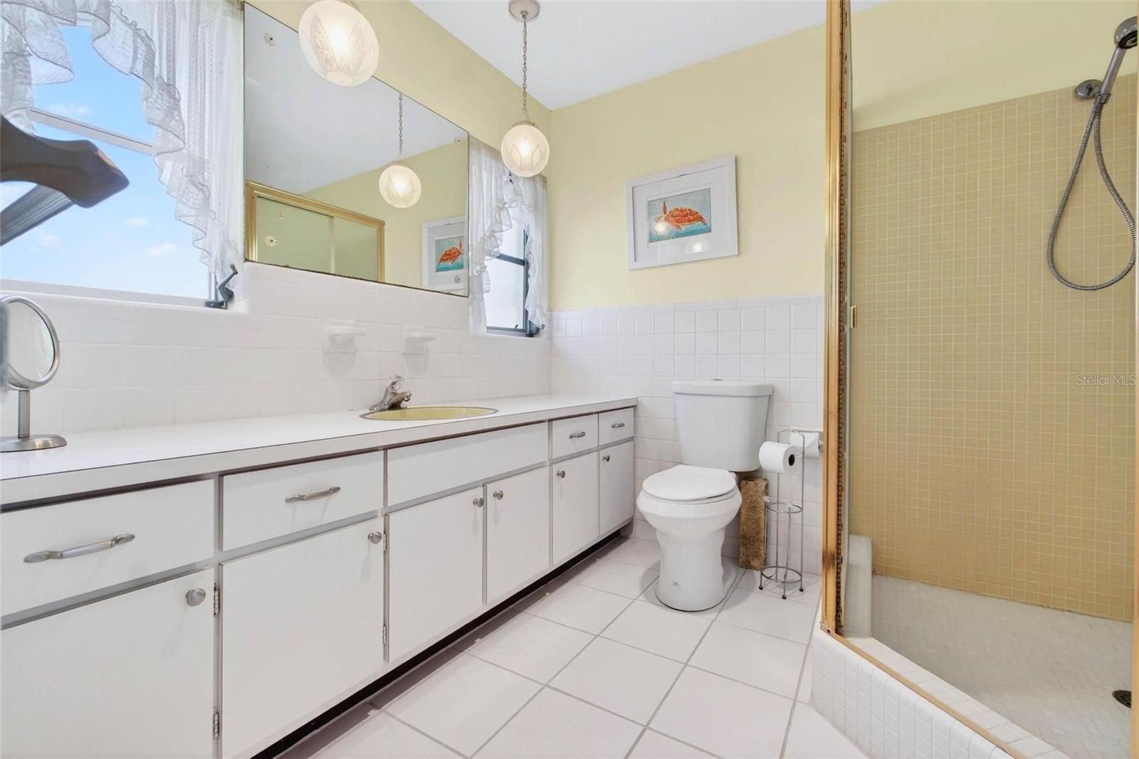 Image 24 of 43 For 10100 Commodore Drive