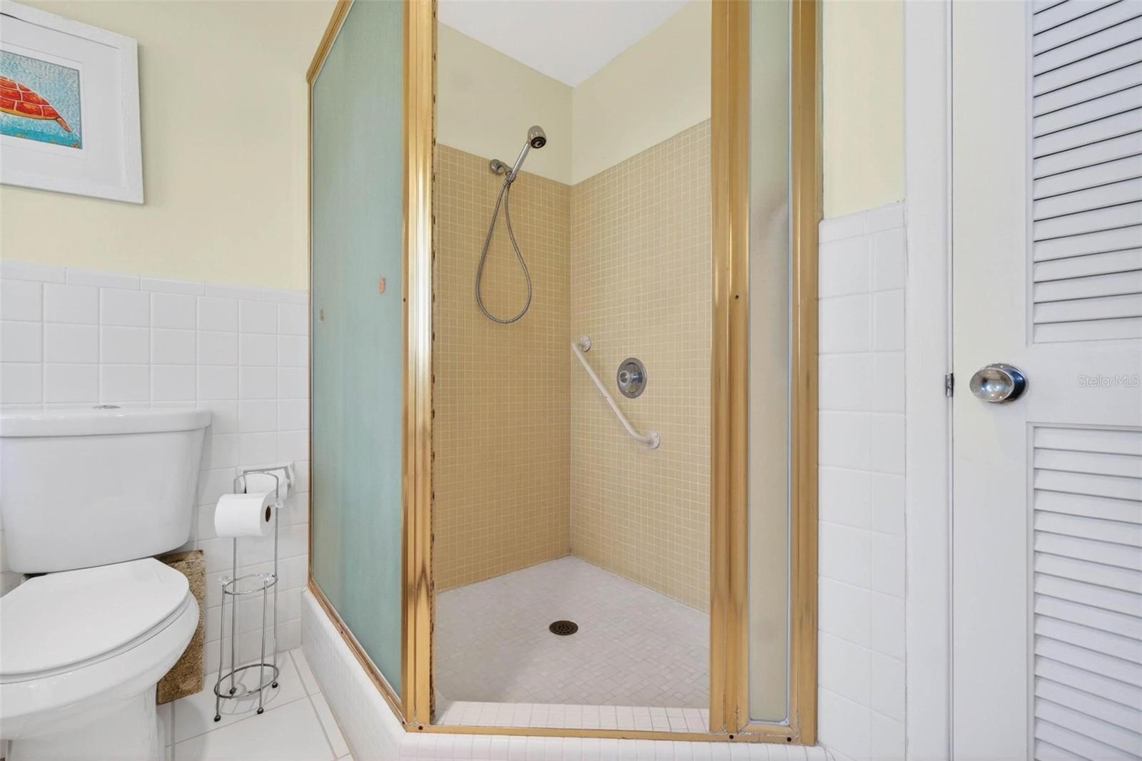 Image 25 of 43 For 10100 Commodore Drive