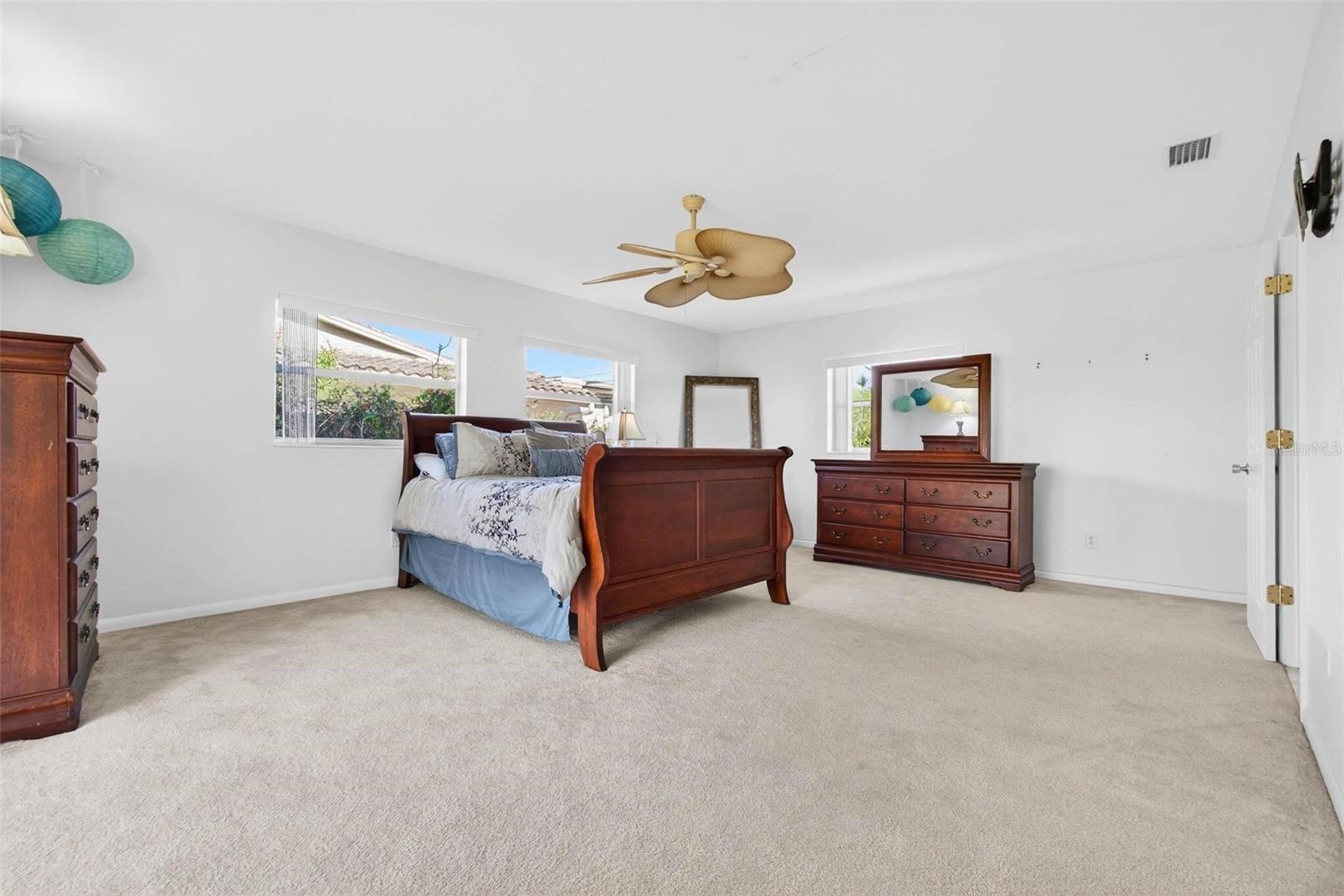 Image 27 of 43 For 10100 Commodore Drive