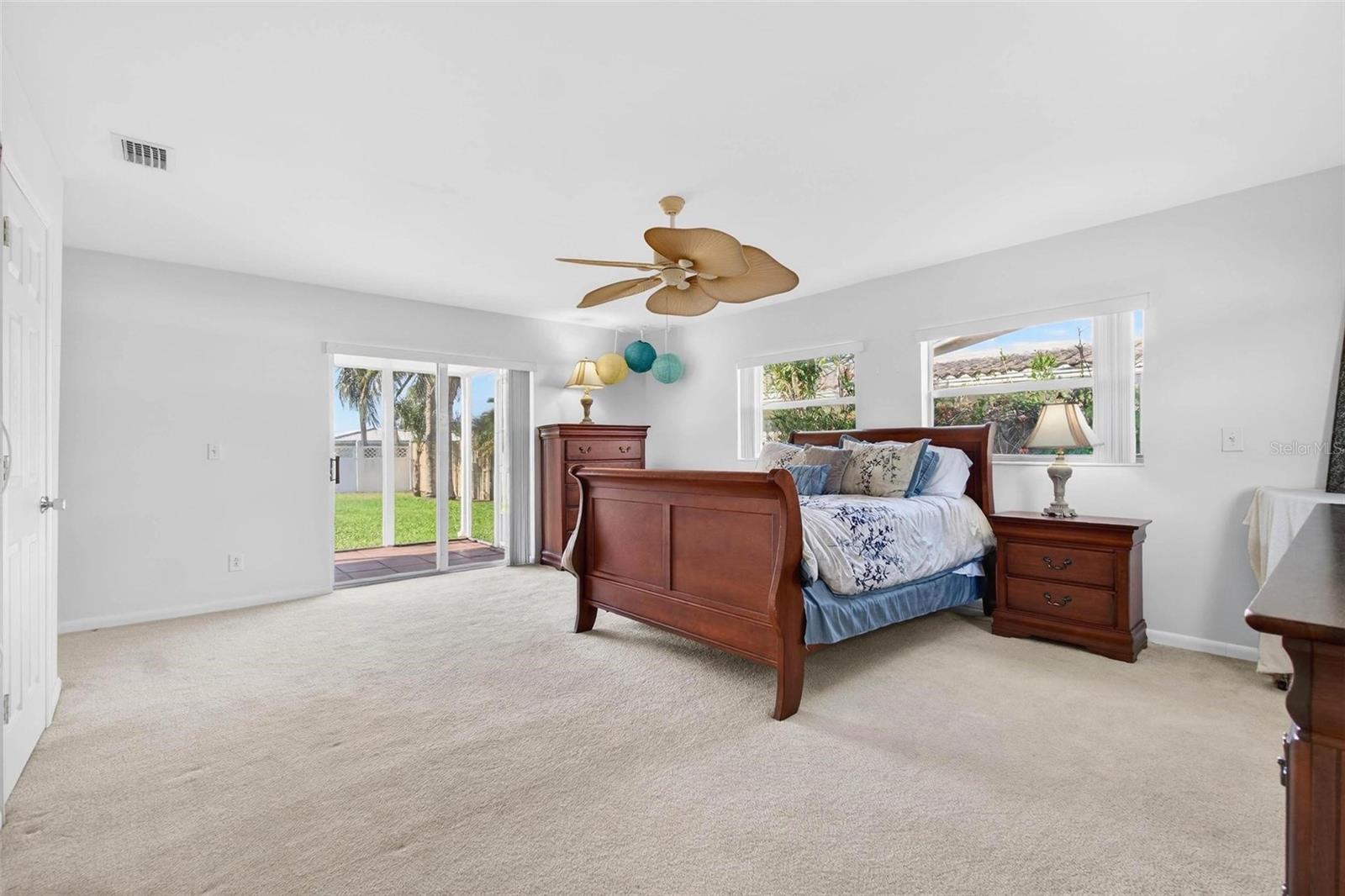 Image 28 of 43 For 10100 Commodore Drive