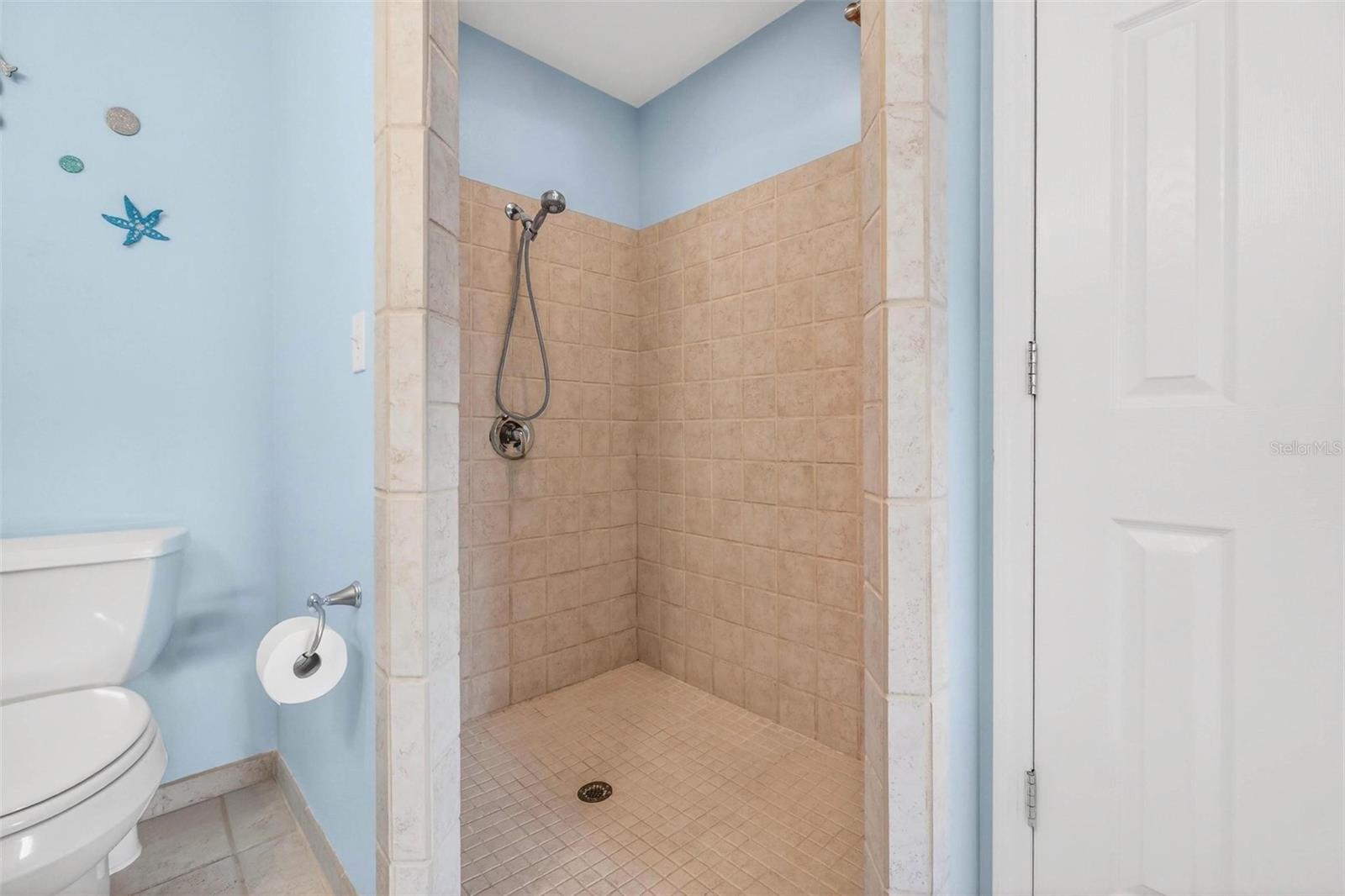 Image 31 of 43 For 10100 Commodore Drive