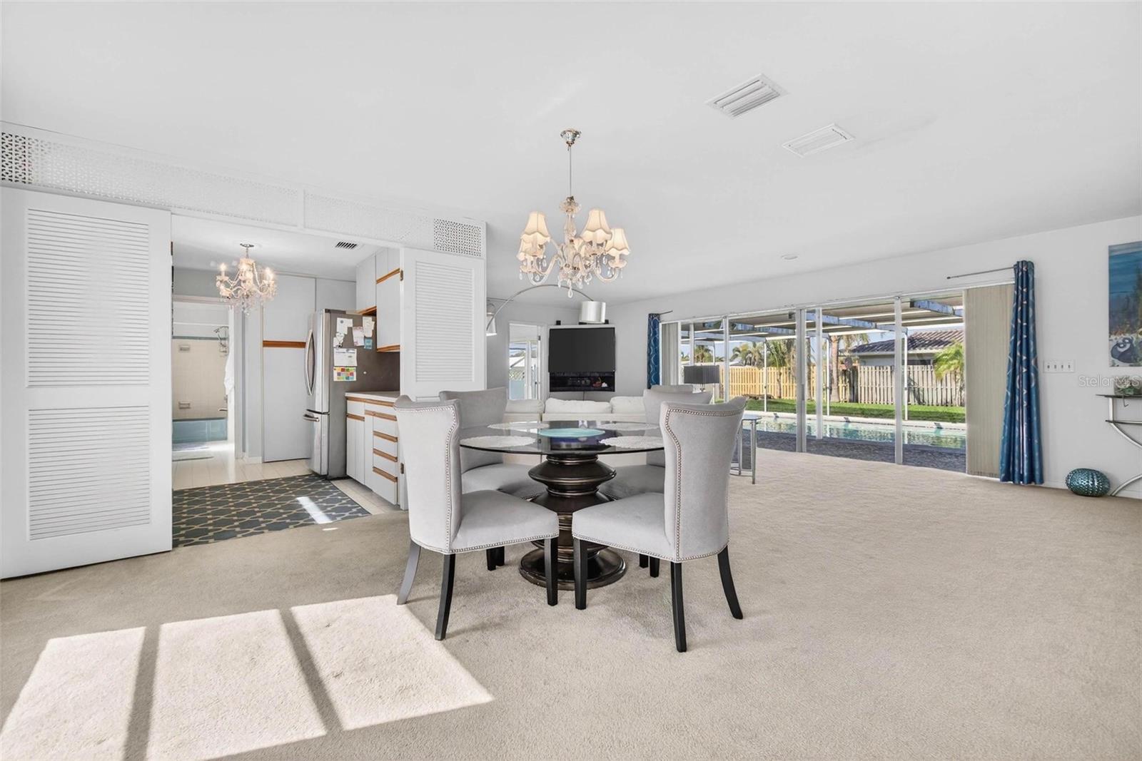 Image 4 of 43 For 10100 Commodore Drive