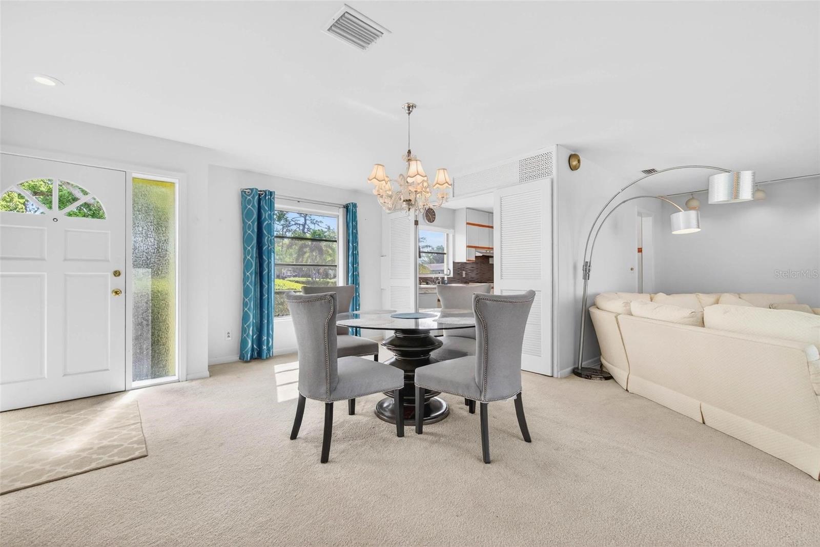 Image 5 of 43 For 10100 Commodore Drive