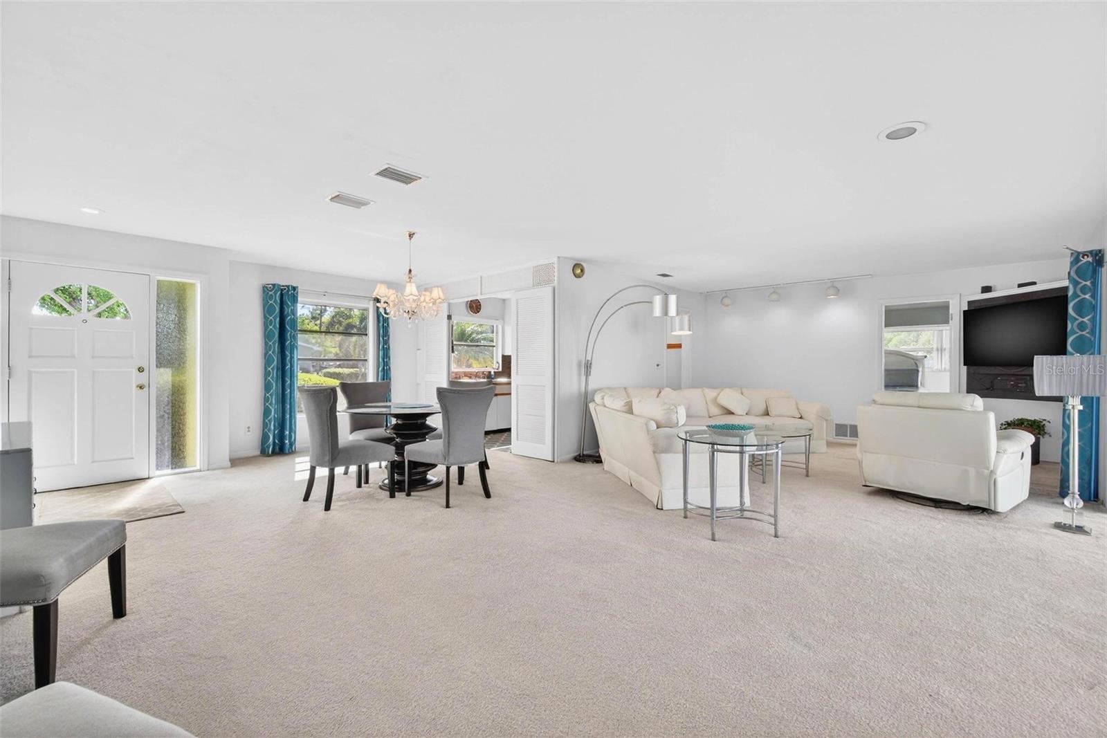 Image 6 of 43 For 10100 Commodore Drive