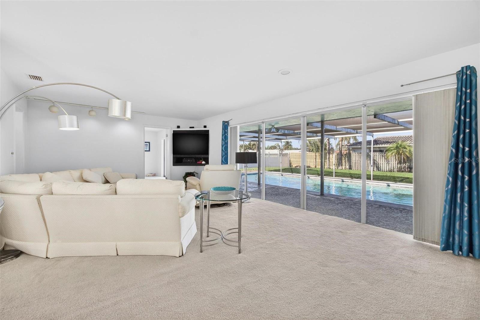 Image 7 of 43 For 10100 Commodore Drive