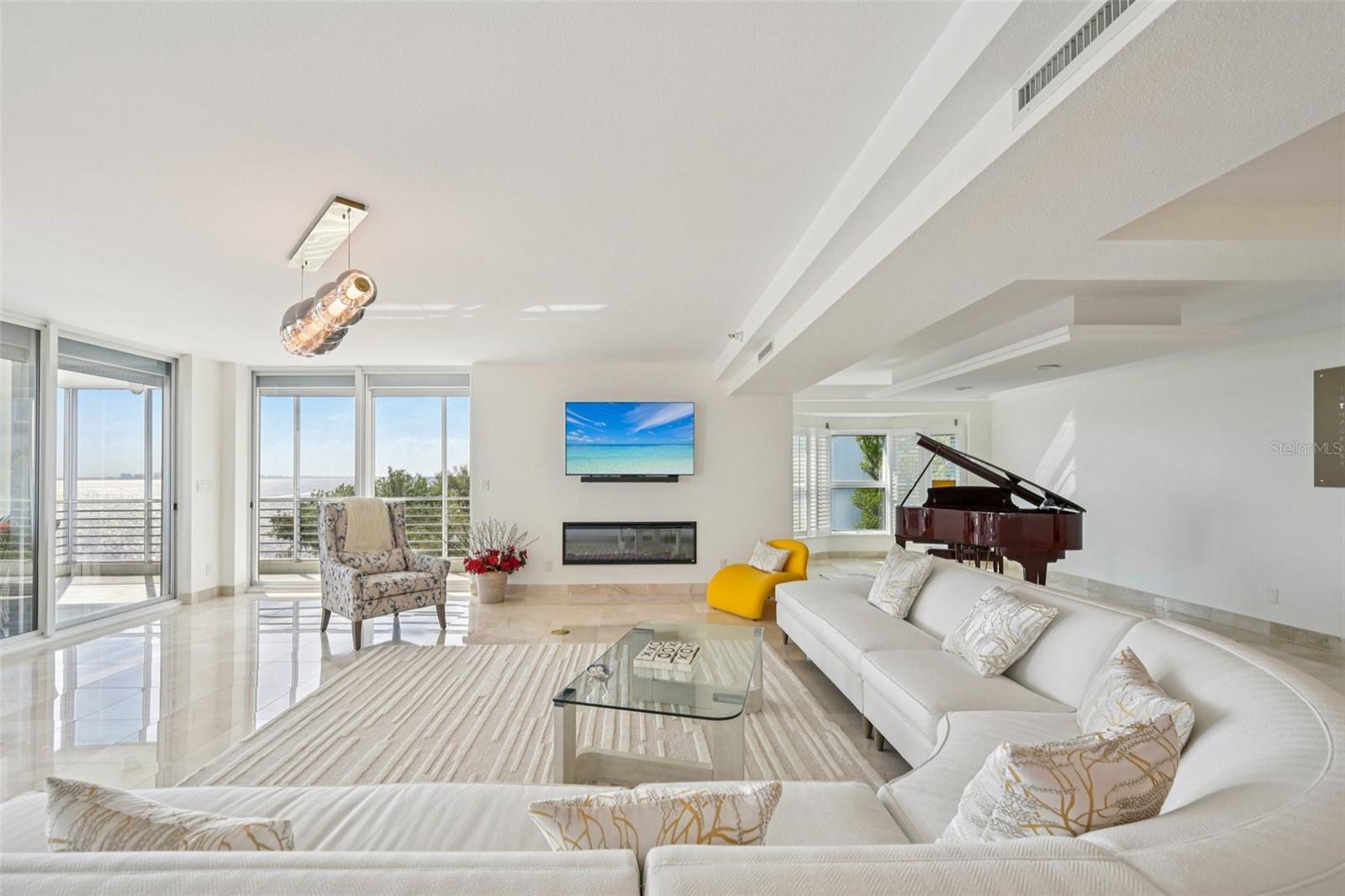 Image 11 of 46 For 2450 Harbourside Drive 244