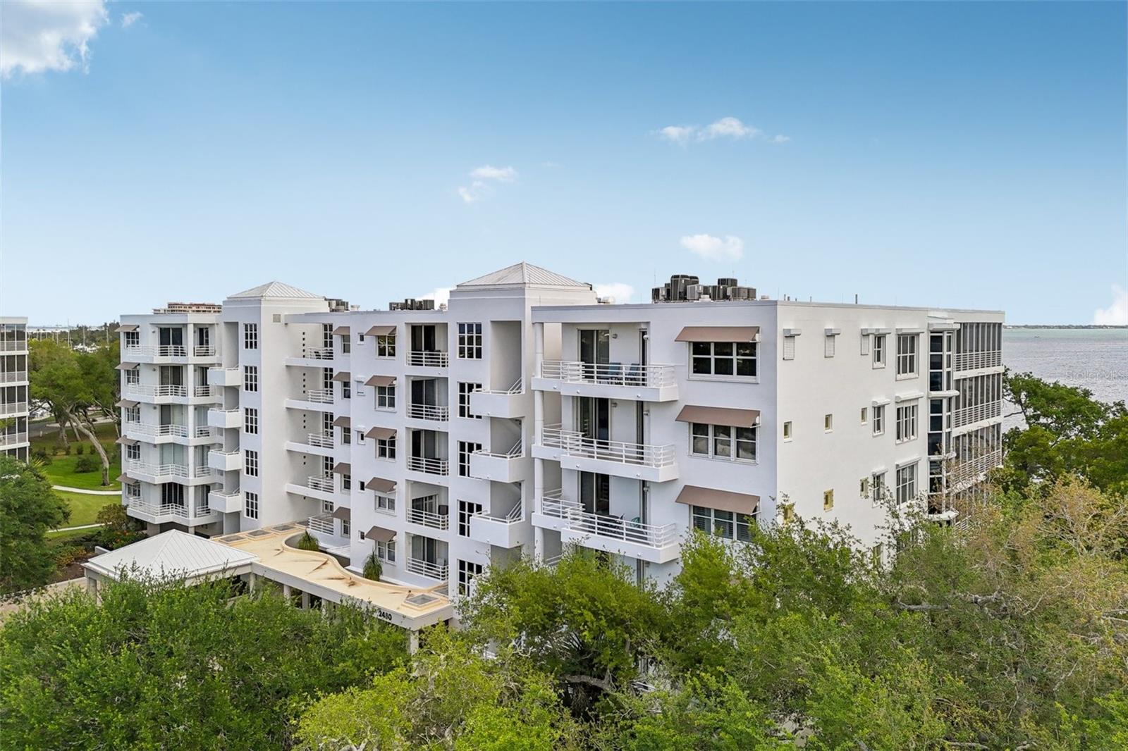 Image 32 of 46 For 2450 Harbourside Drive 244