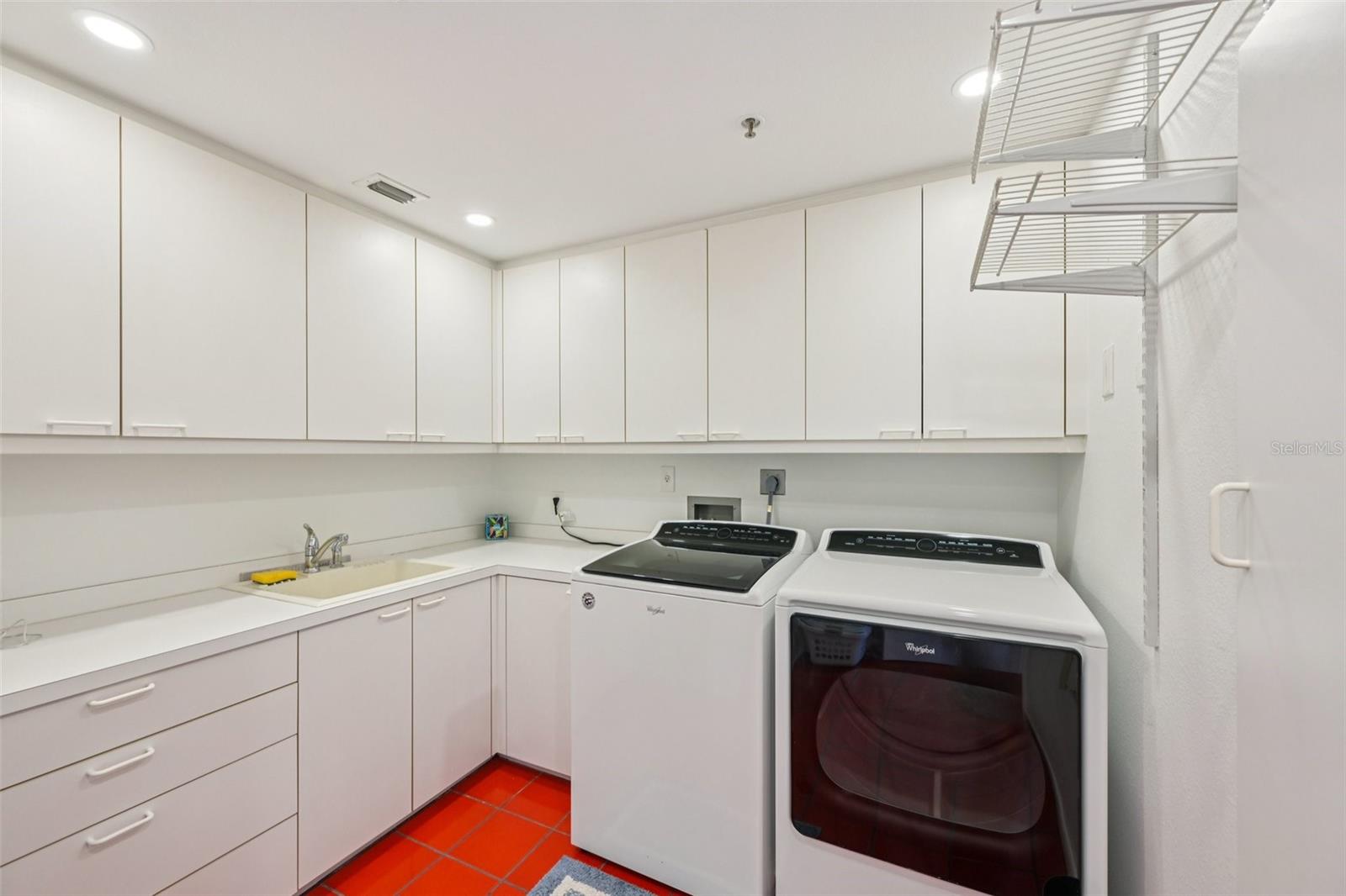 Image 9 of 46 For 2450 Harbourside Drive 244