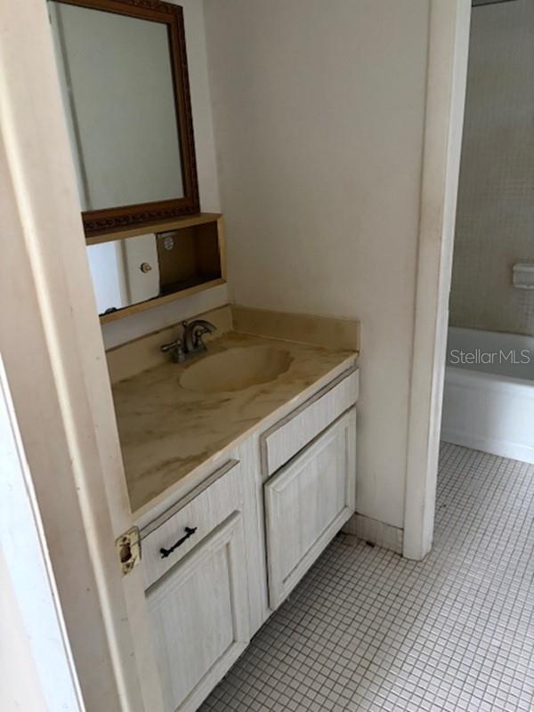 Listing photo id 8 for 2980 Haines Bayshore Road 109