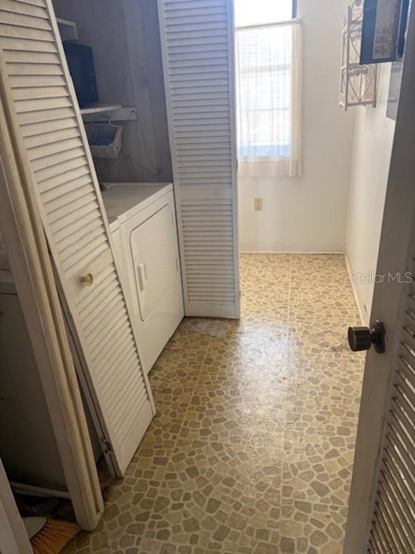 Listing photo id 10 for 2980 Haines Bayshore Road 109