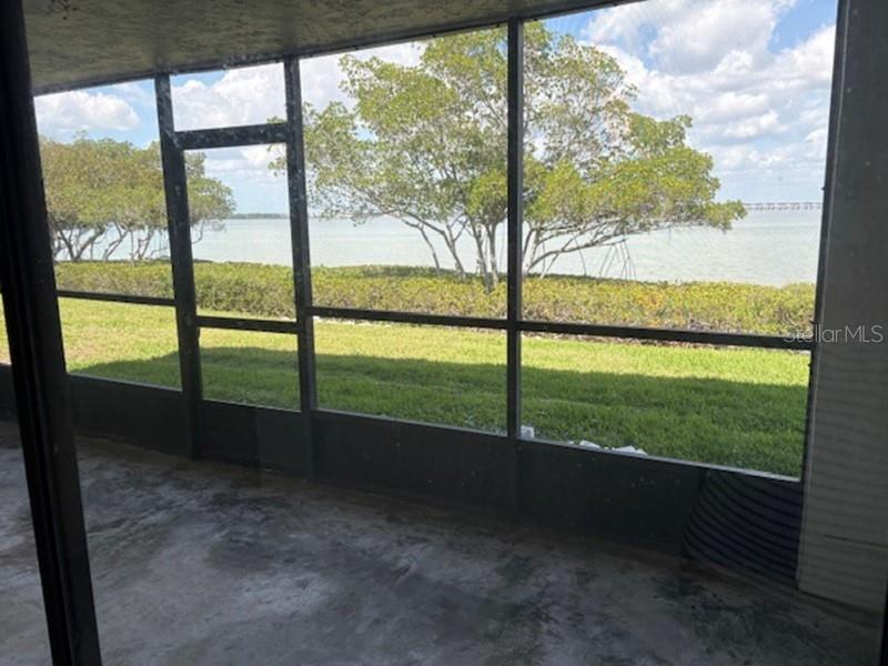 Listing photo id 0 for 2980 Haines Bayshore Road 109