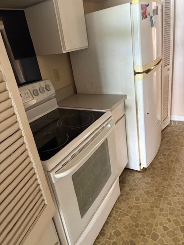 Listing photo id 6 for 2980 Haines Bayshore Road 109