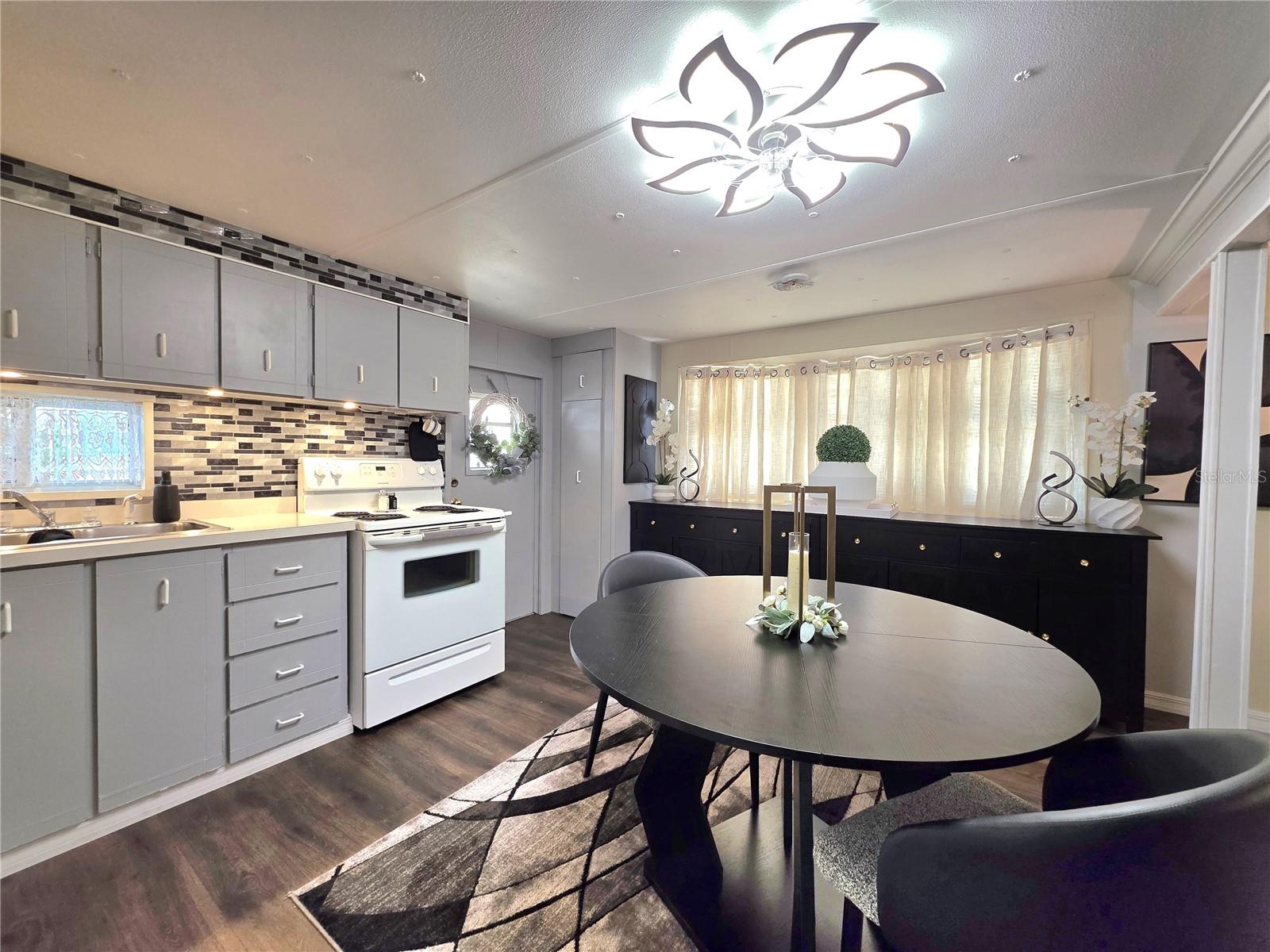 Image 10 of 62 For 37135 Sandra Avenue