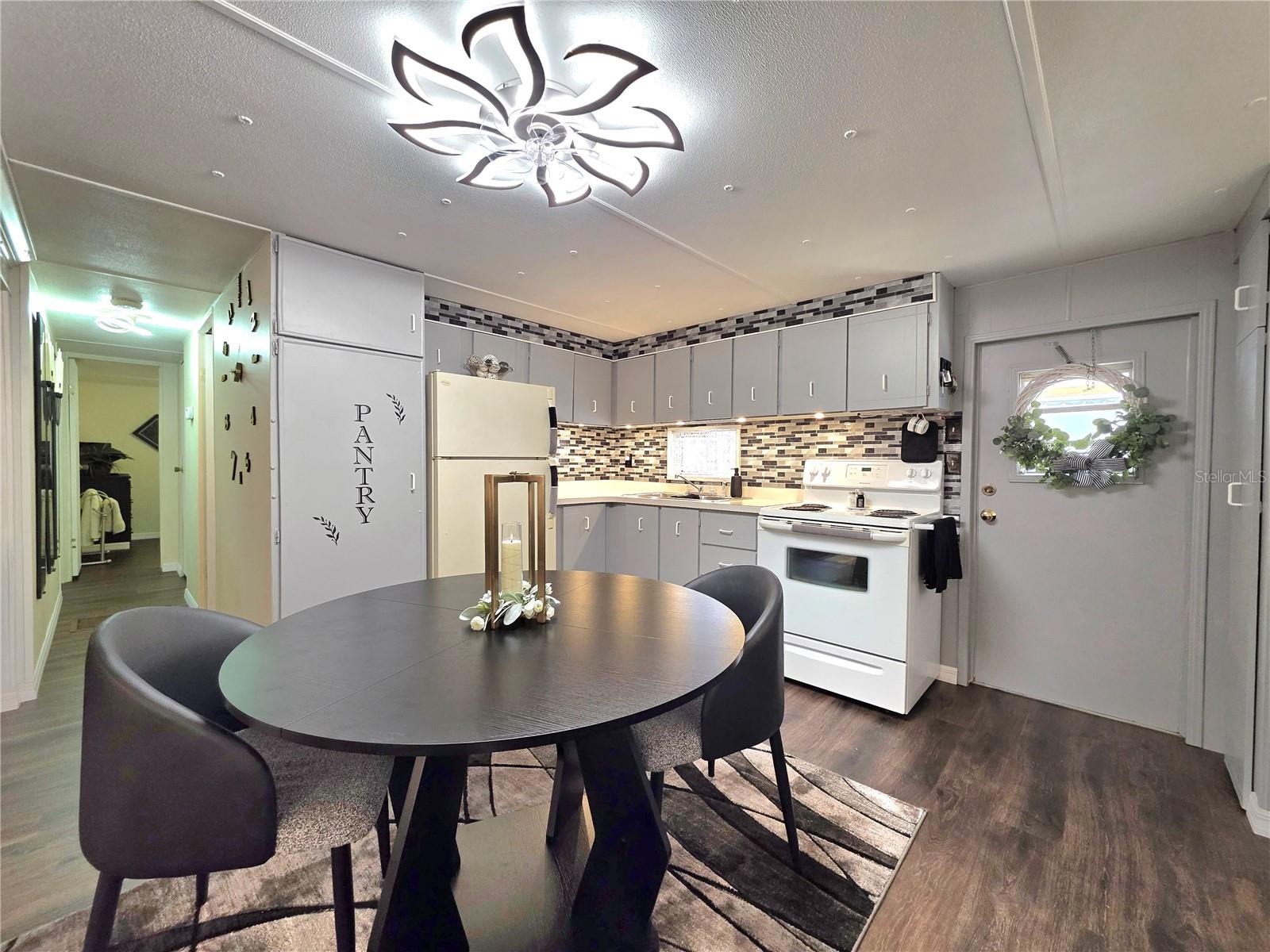 Image 11 of 62 For 37135 Sandra Avenue