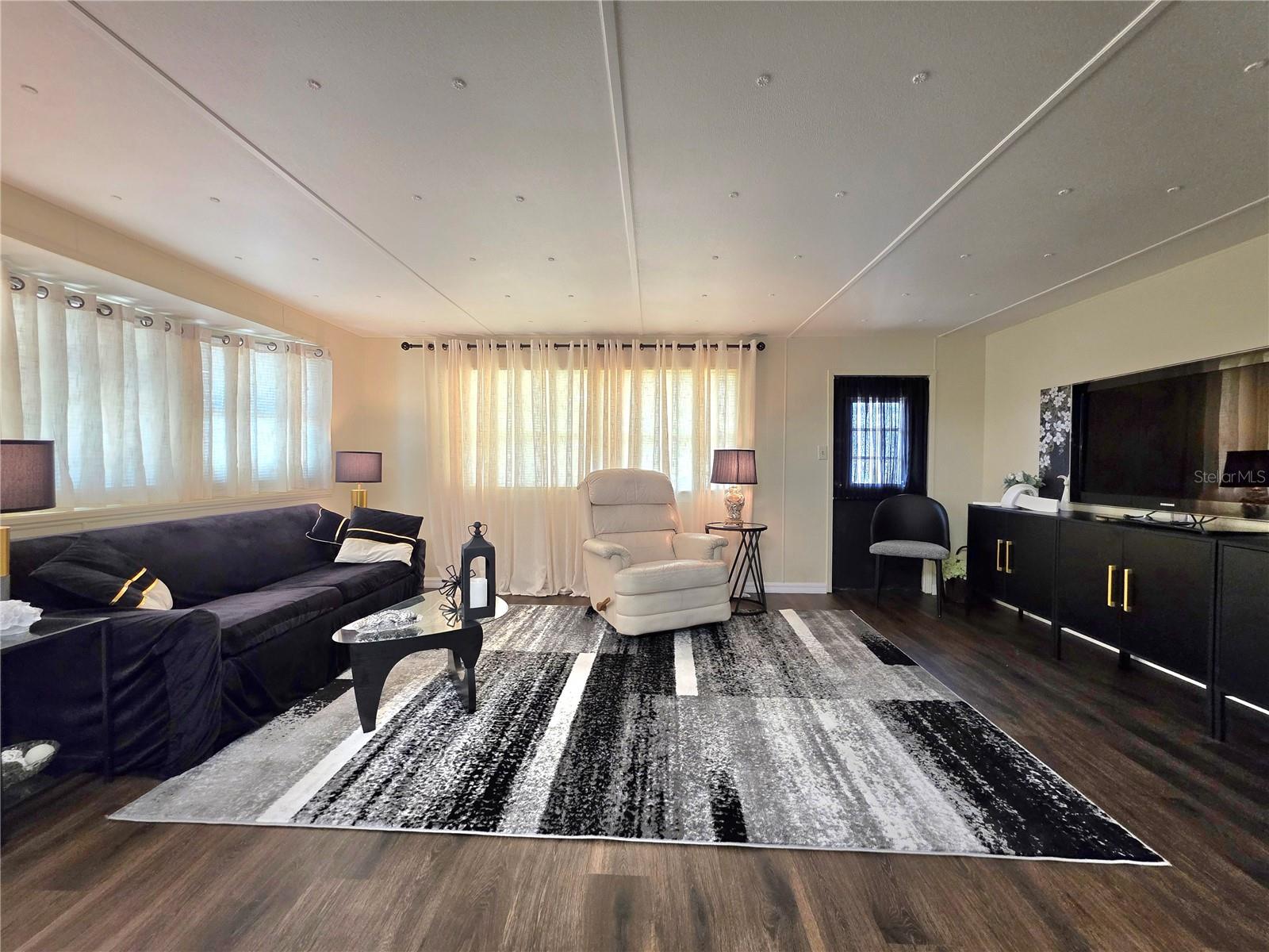 Image 13 of 62 For 37135 Sandra Avenue