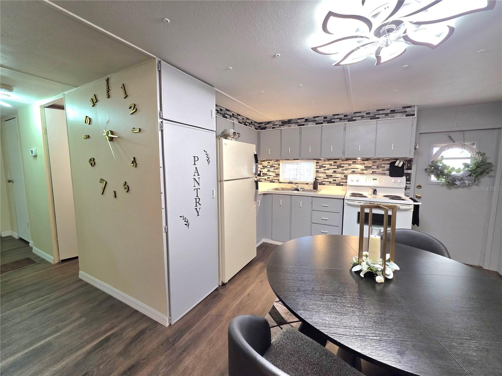 Image 15 of 62 For 37135 Sandra Avenue