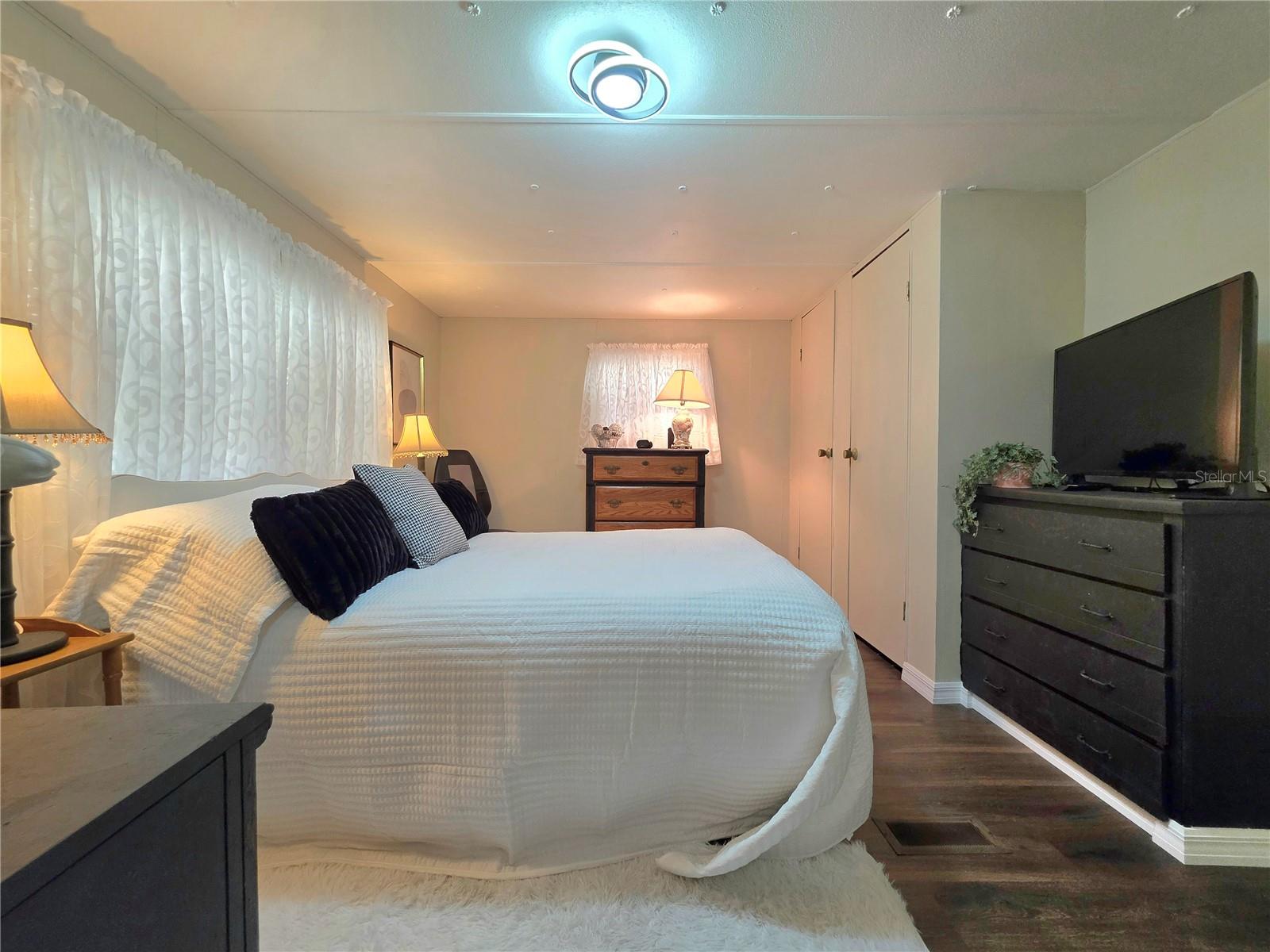 Image 26 of 62 For 37135 Sandra Avenue