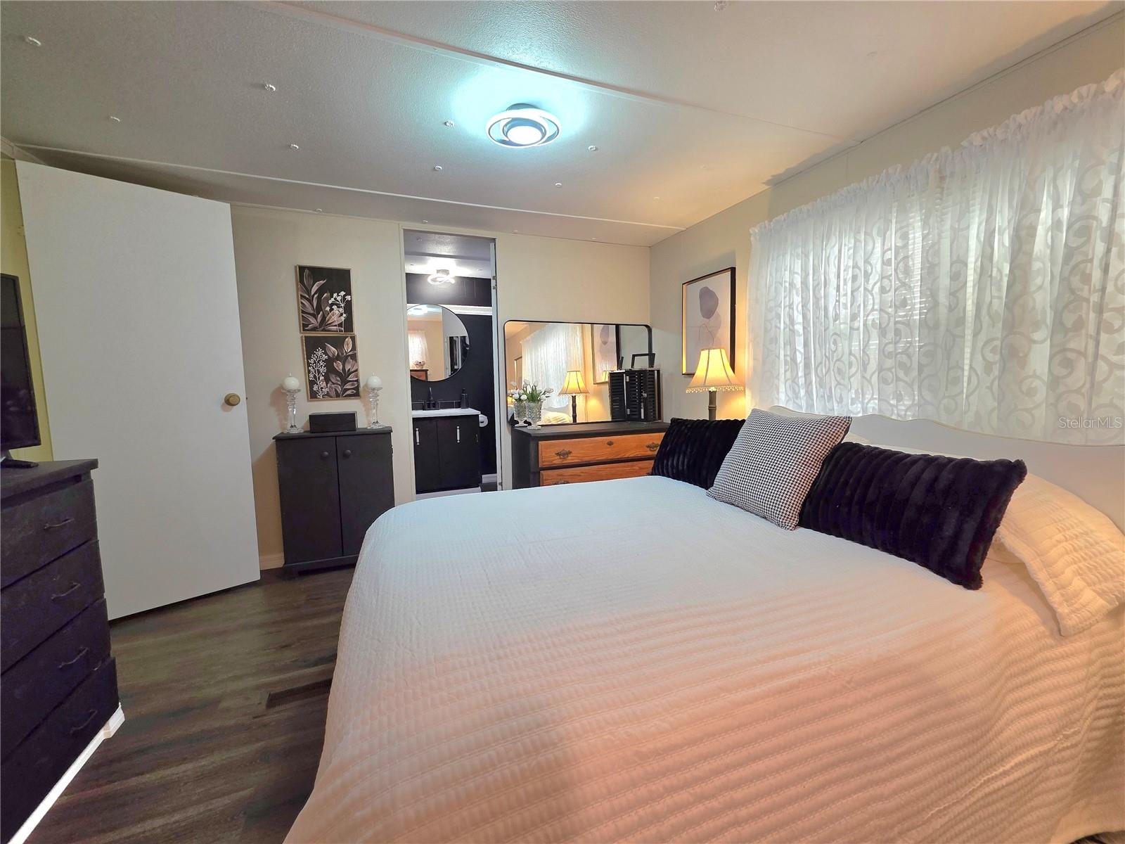 Image 27 of 62 For 37135 Sandra Avenue