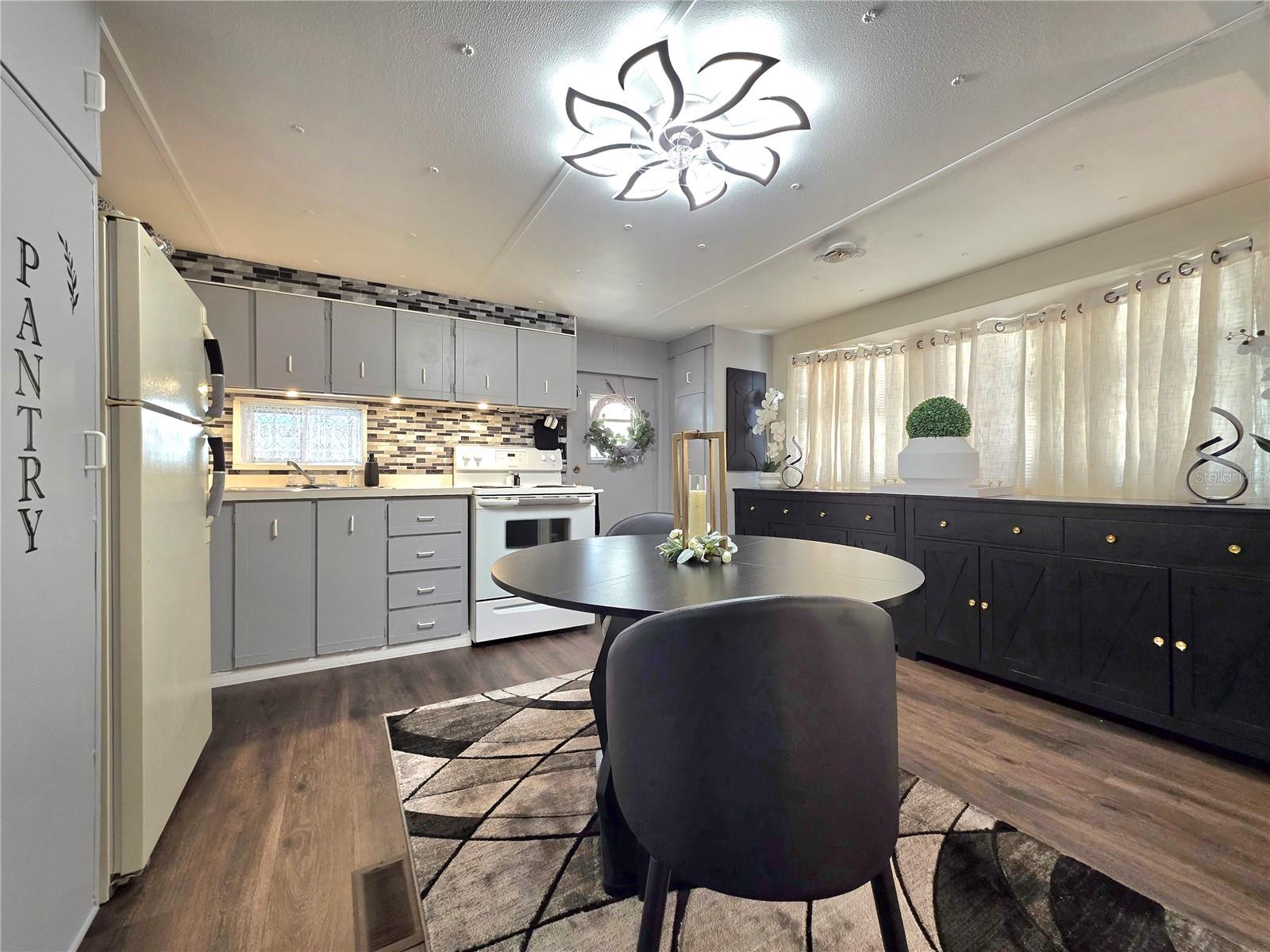 Image 9 of 62 For 37135 Sandra Avenue