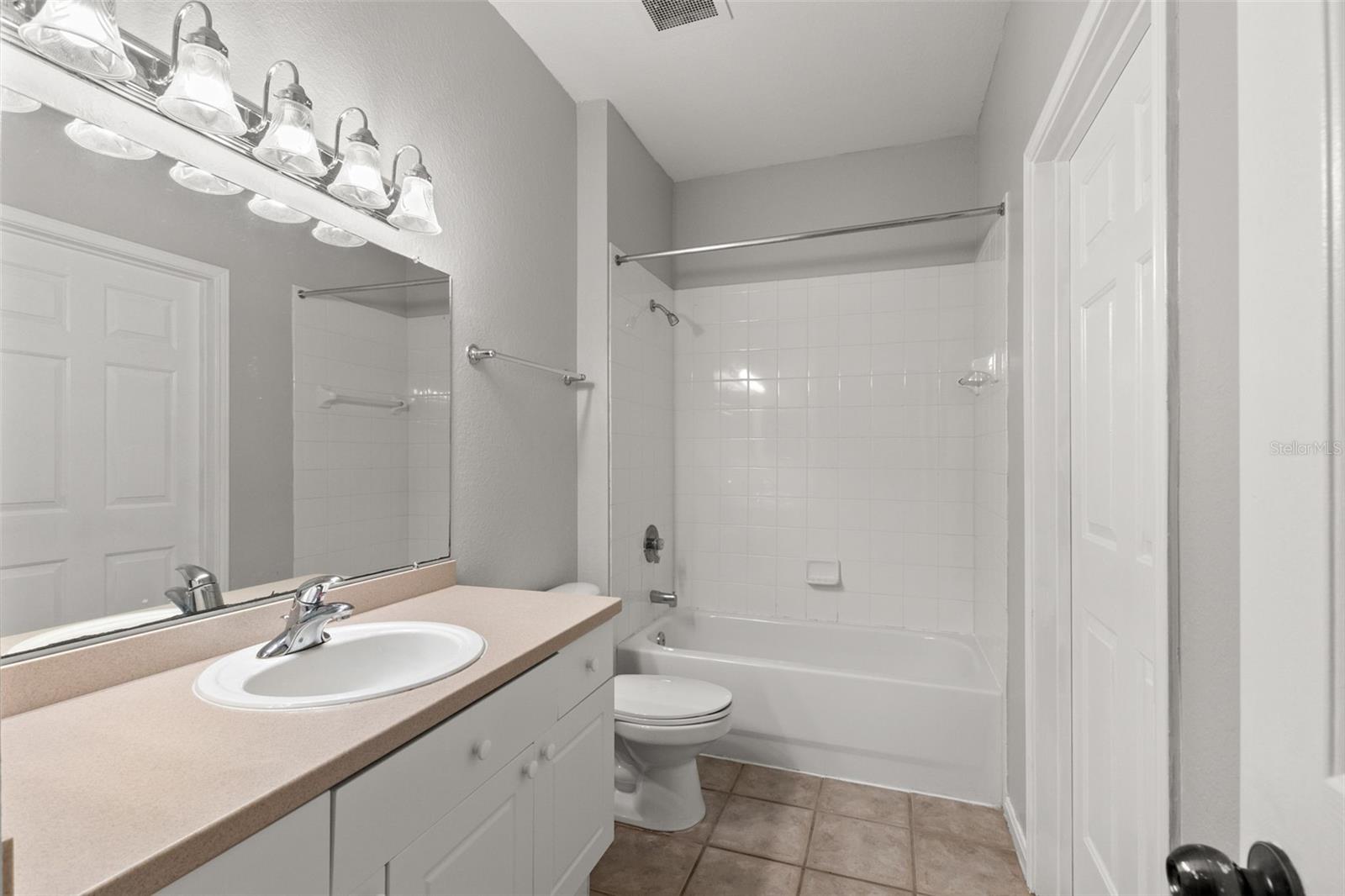 Image 21 of 38 For 2200 Tuscany Trace 15