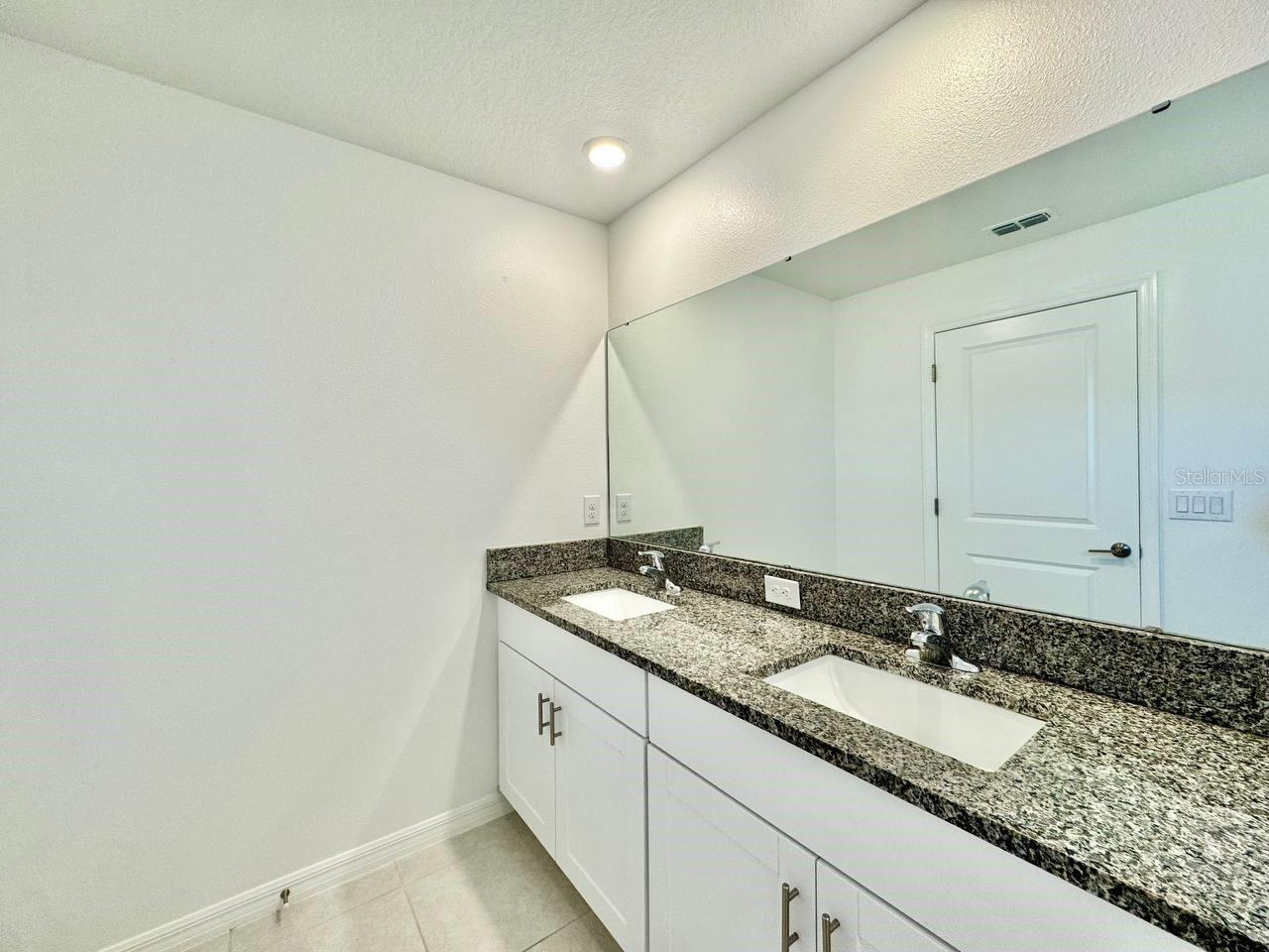 Image 29 of 39 For 6093 Acara Lane