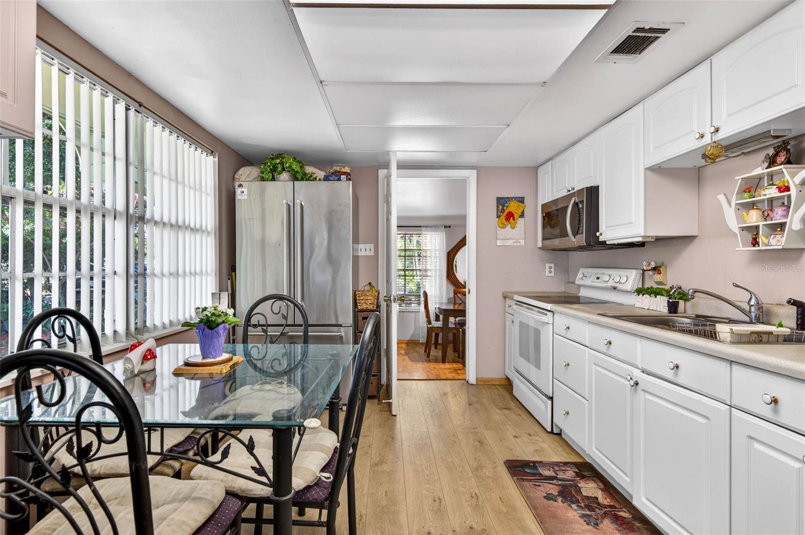 Image 5 of 20 For 1417 Yukon Street