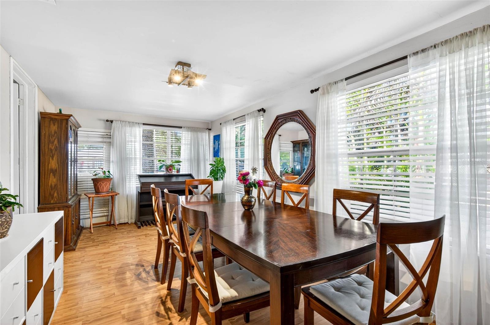 Image 8 of 20 For 1417 Yukon Street