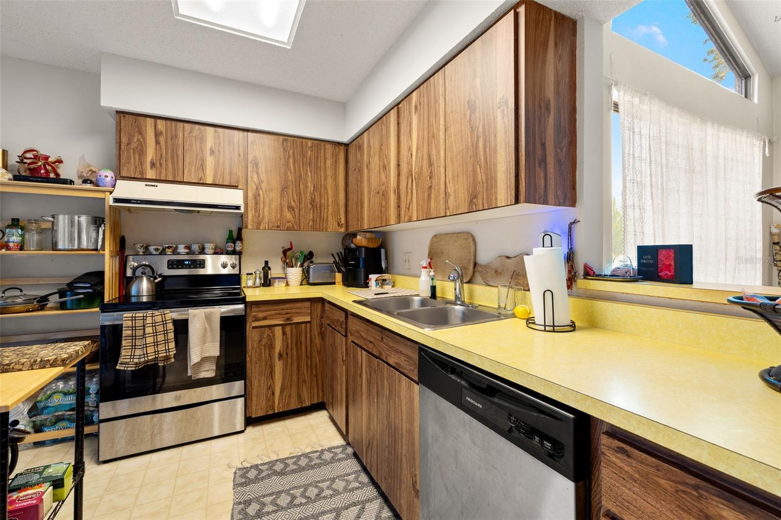 Image 14 of 41 For 2200 Bahia Vista Street B8