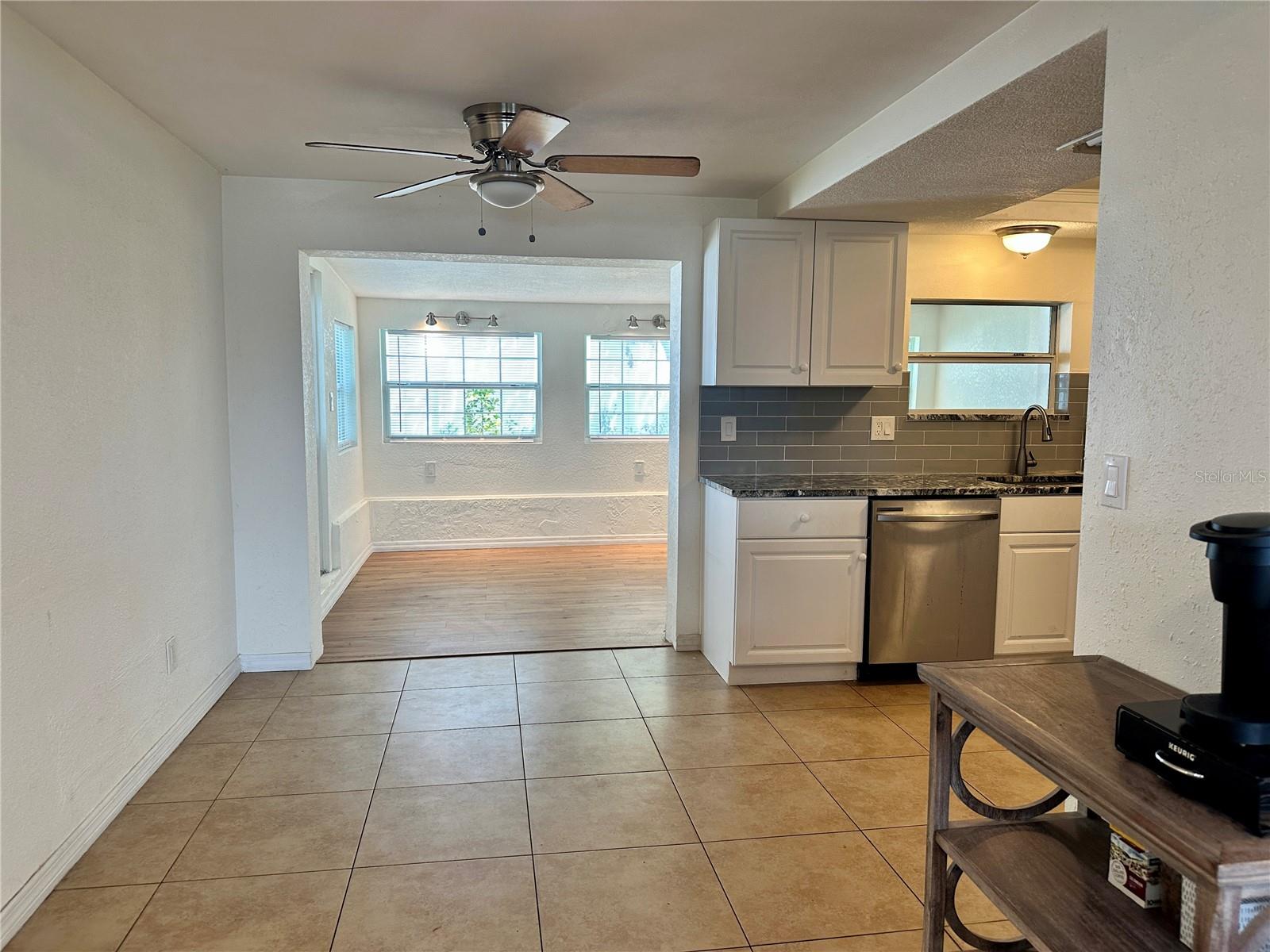 Listing photo id 8 for 3240 Briar Cliff Drive