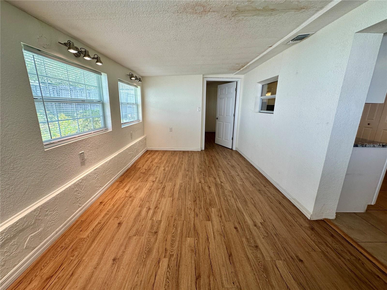 Listing photo id 14 for 3240 Briar Cliff Drive