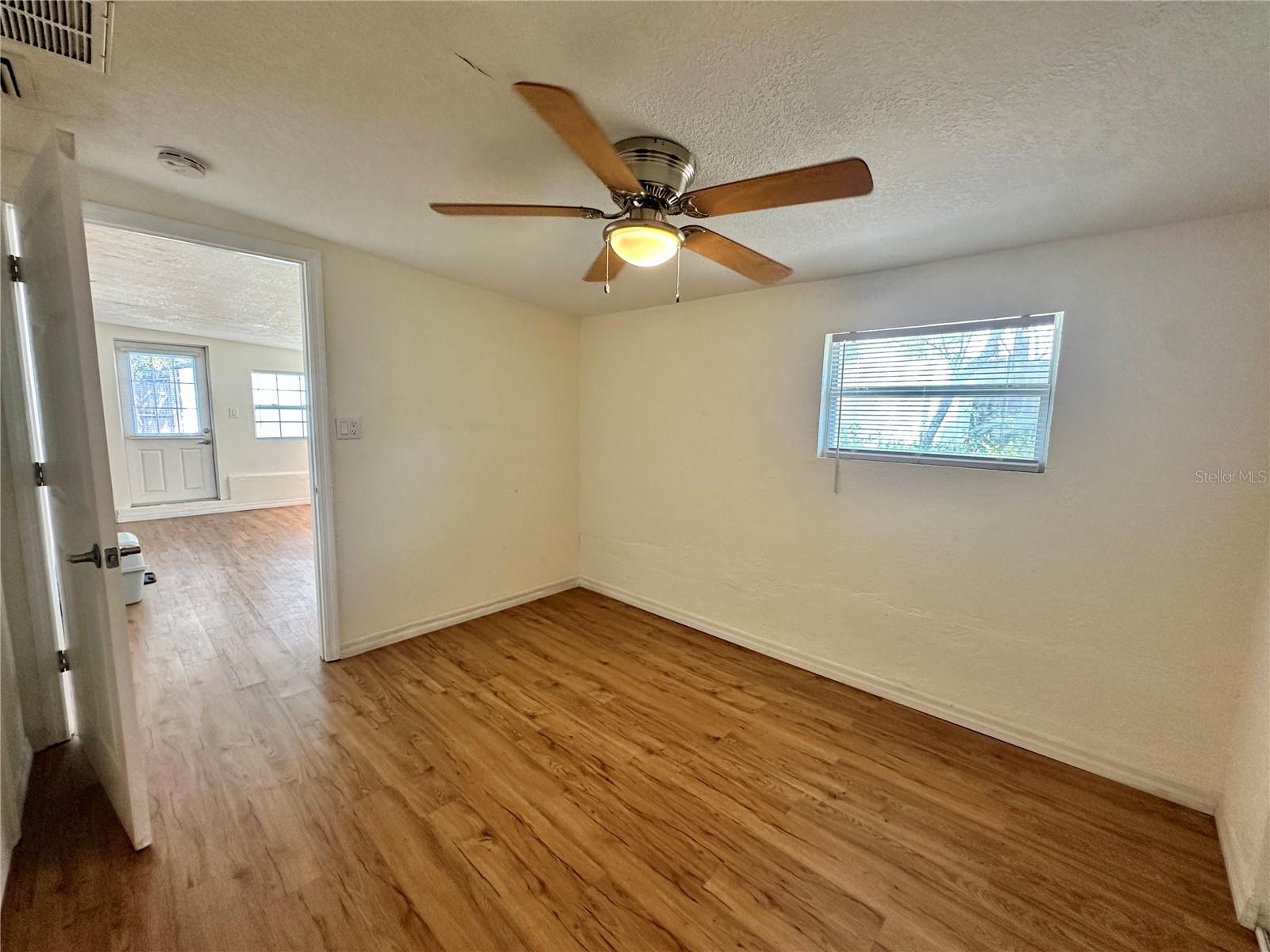 Listing photo id 15 for 3240 Briar Cliff Drive